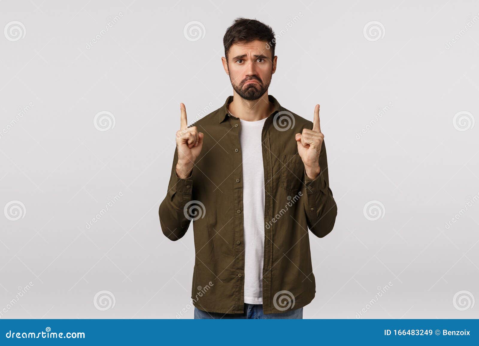 凄凉孤独 凄凉英俊的蓄着胡须的男性 穿着外套 带着嫉妒的 后悔的脸 皱眉库存图片 图片包括有成人 雇主 凄凉孤独 凄凉英俊的蓄着胡须的男性 穿着外套 带着嫉妒的 后悔的脸 皱眉库存图片 图片包括有成人 雇主