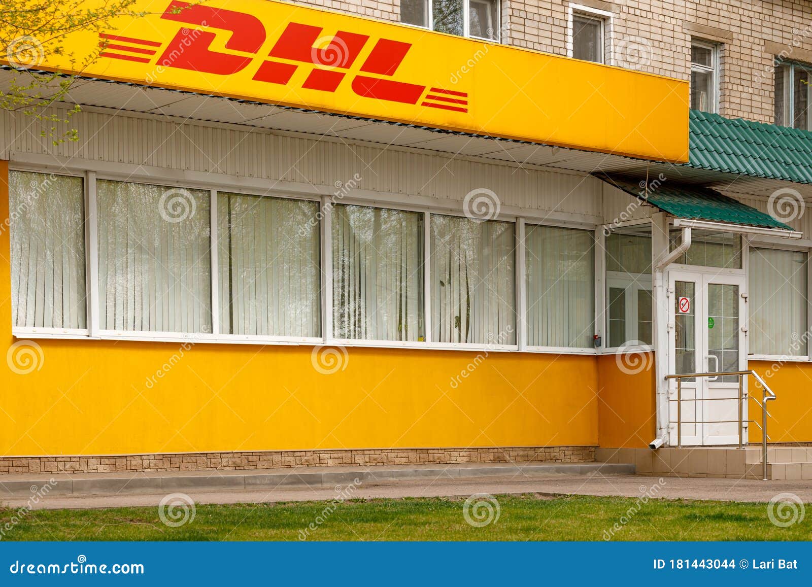 办公室入口组dhl Dhl是一家国际公司 提供货物和文件的快递 是世界领先企业之一编辑类库存图片 图片包括有后勤 门面 办公室入口组dhl Dhl是一家国际公司 提供货物和文件的快递 是世界领先企业之一编辑类库存图片 图片包括有后勤 门面