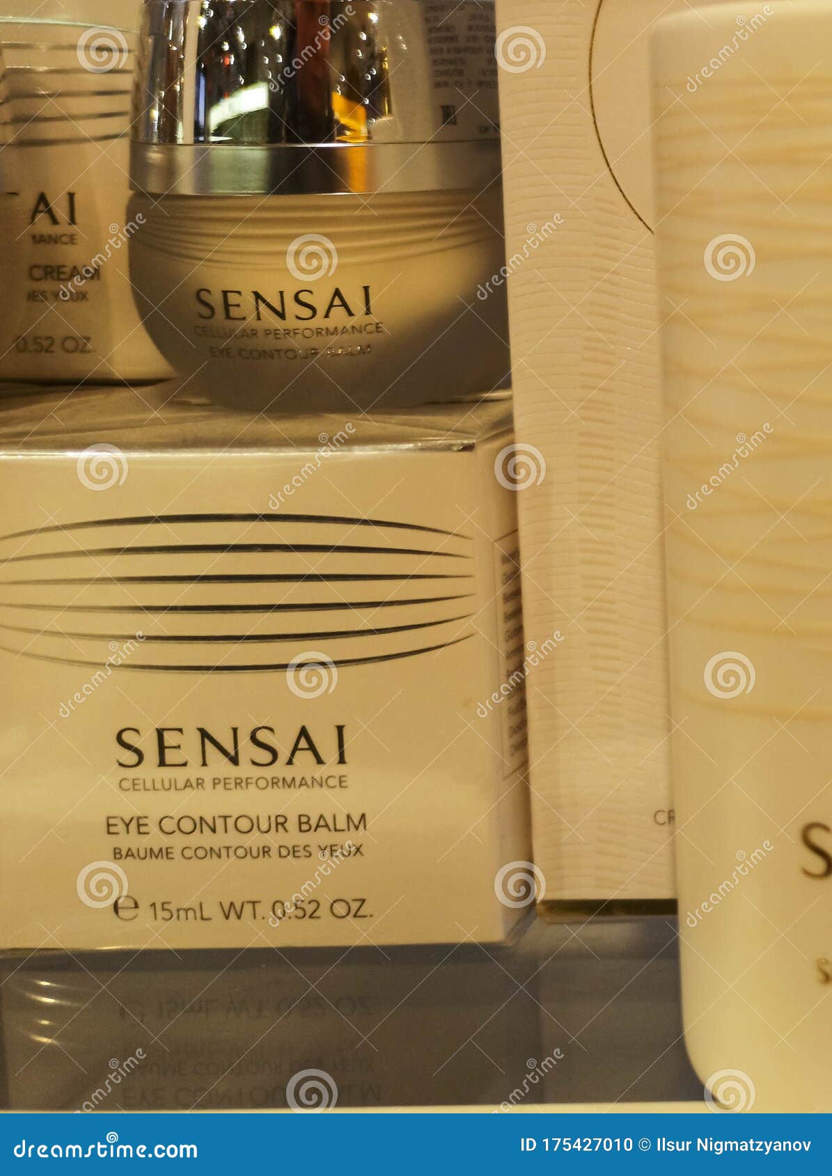 化妆品中仙塞细胞功能眼球轮廓球的抗衰老作用修复球编辑类图片 图片包括有爱好健美者 奶油 表面 175427010