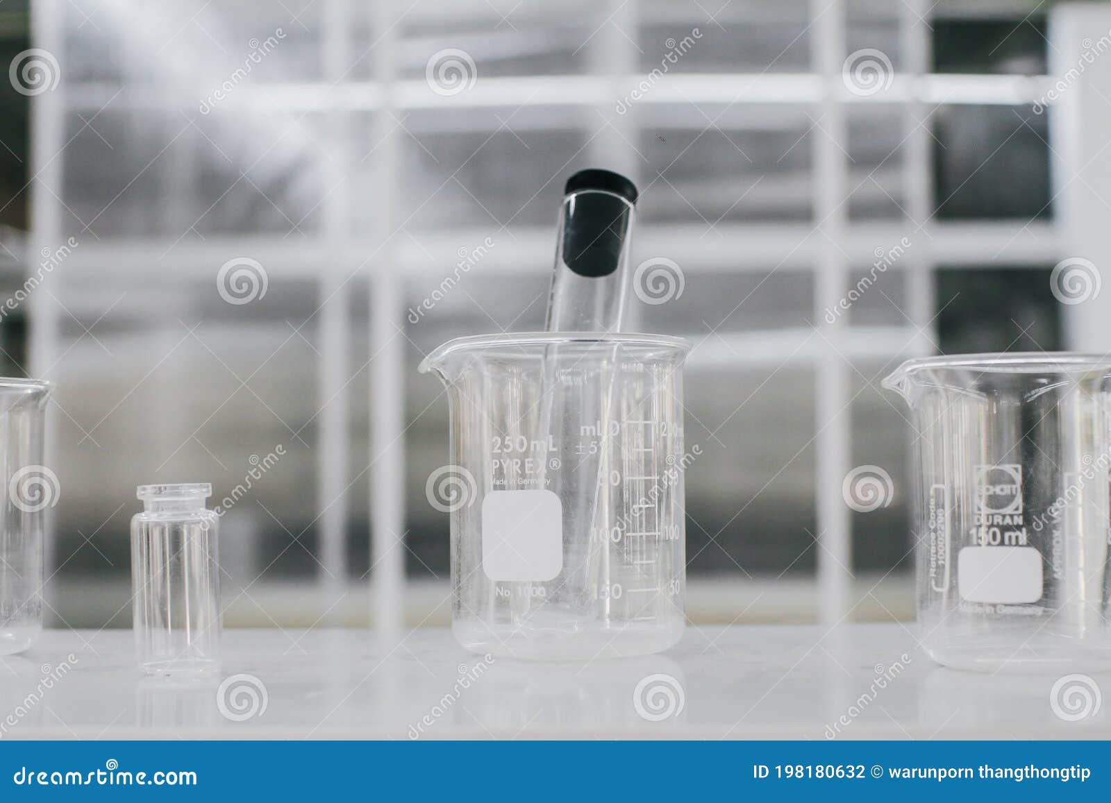 化学科学实验室背景中的烧杯和试管库存照片 图片包括有颜色 临床 无政府主义 概念 行业 化学科学实验室背景中的烧杯和试管库存照片 图片包括有颜色 临床 无政府主义 概念 行业