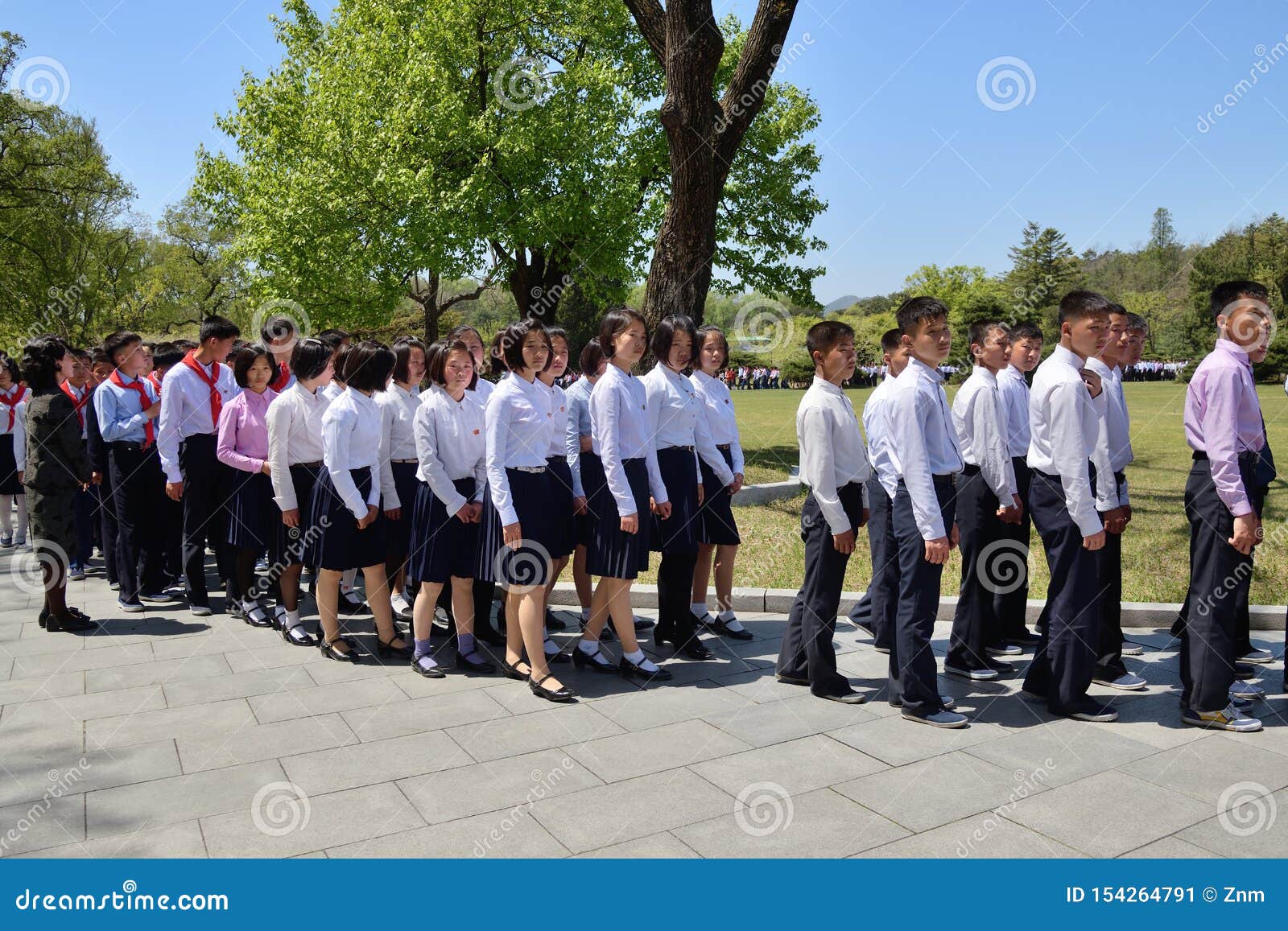 北朝鲜的人民dprk 编辑类照片 图片包括有韩国 室外 统一 社会主义 公园 唱歌 小队