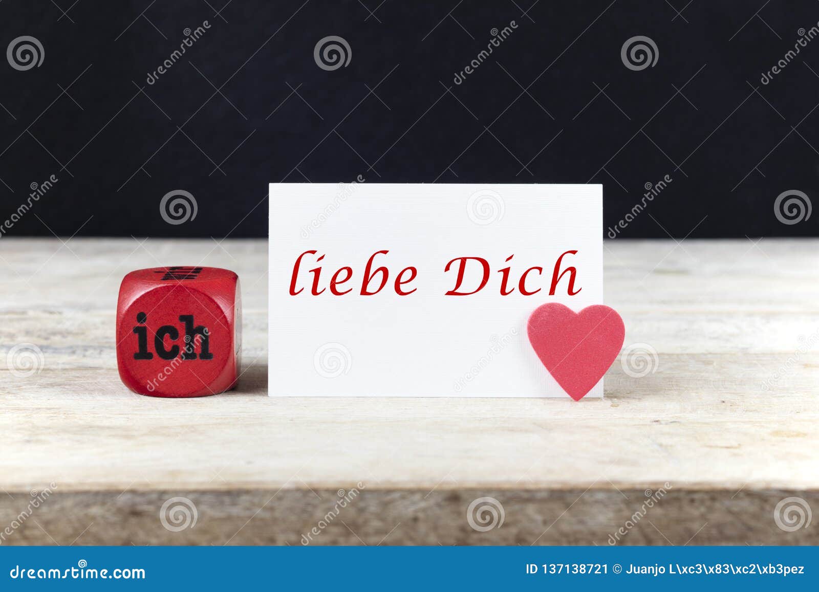 华伦泰在木桌上的贺卡与文本ich Liebe Dich 写用德语 意味得我爱你库存图片 图片包括有看板卡 板条 华伦泰在木桌上的贺卡与文本ich Liebe Dich 写用德语 意味得我爱你库存图片 图片包括有看板卡 板条