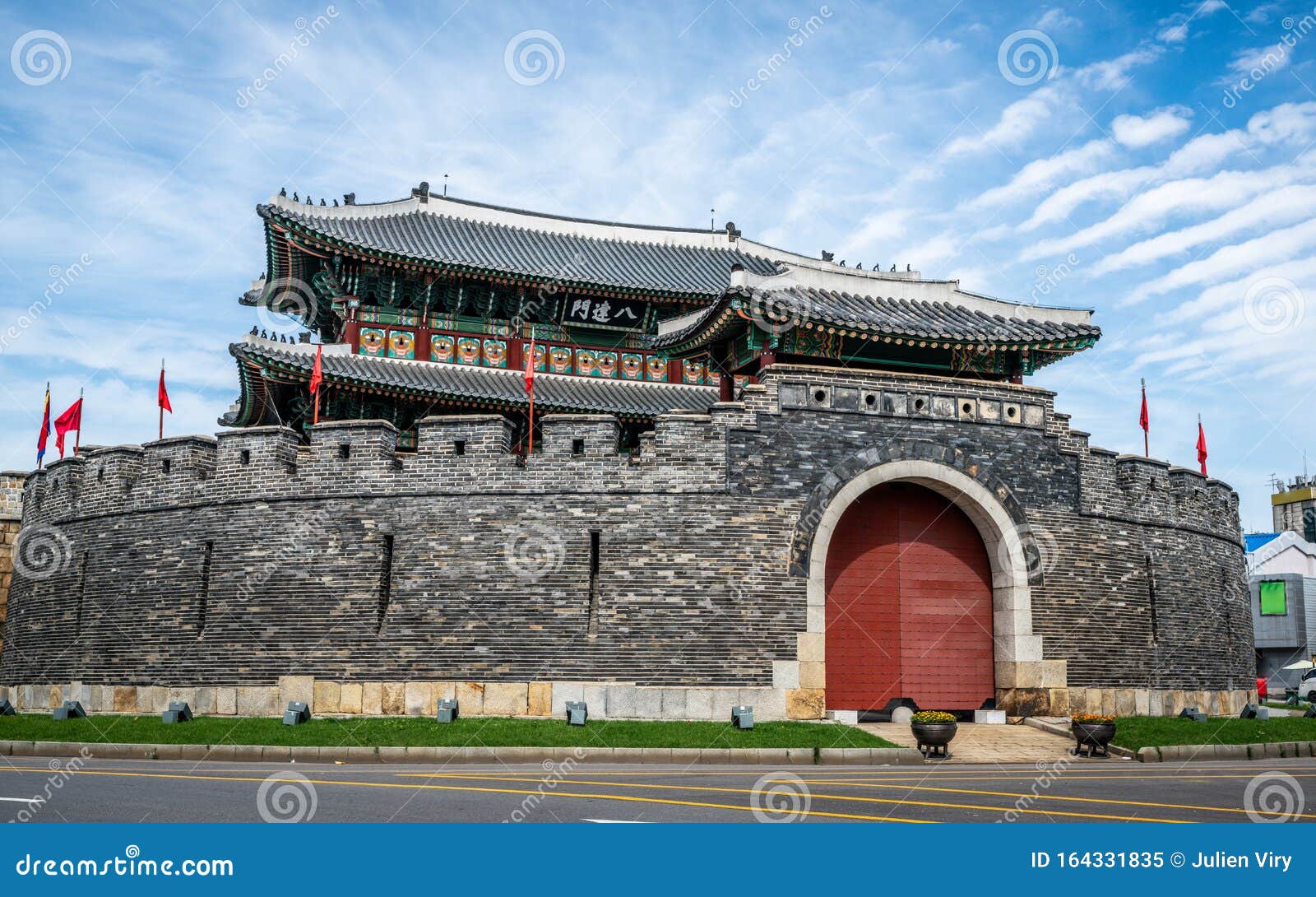 华城南门 也叫八达门 晴天蓝天韩国水原库存图片 图片包括有城堡 墙壁 世界 堡垒 前面