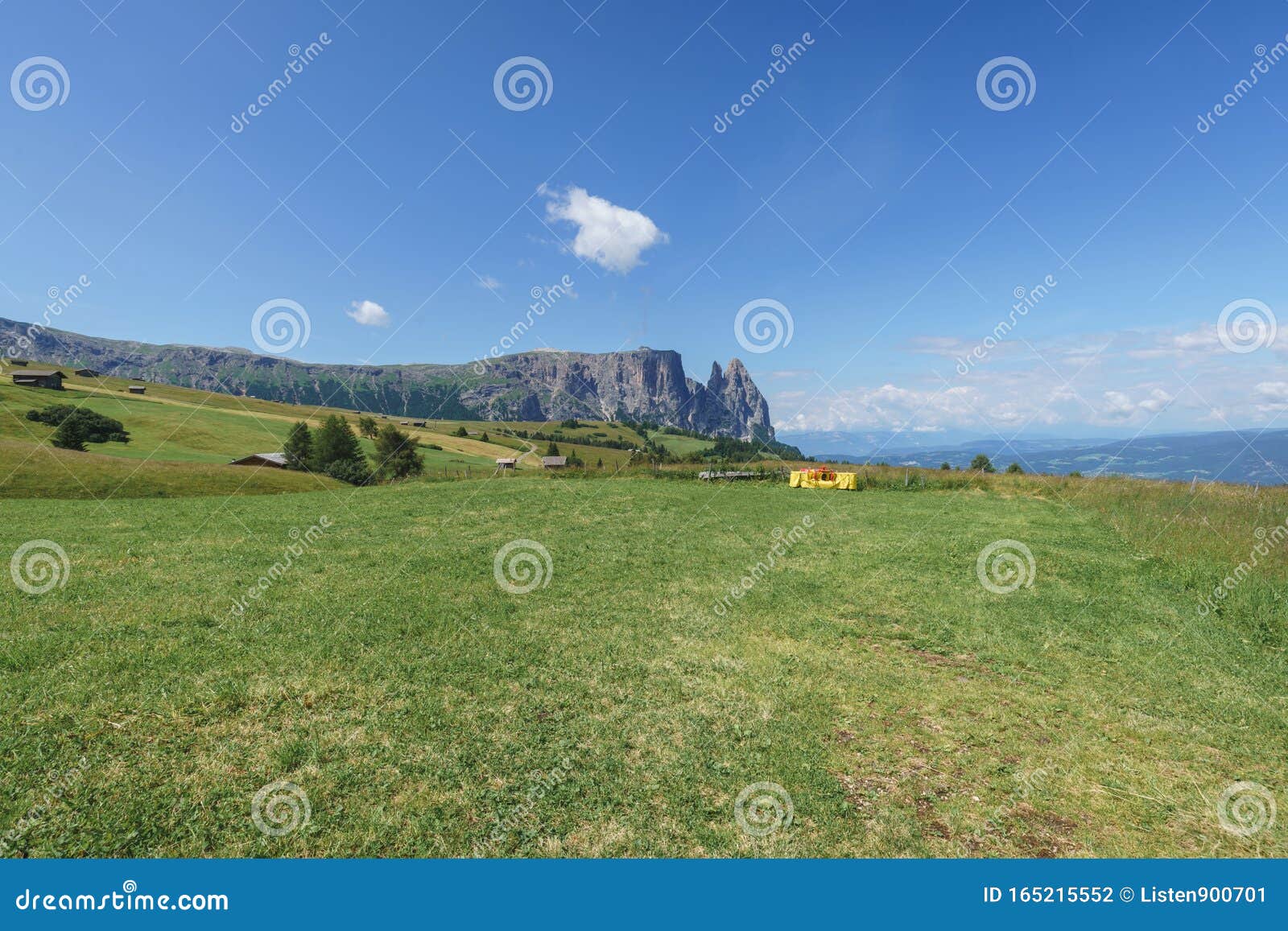 南蒂罗尔州夏天草原小屋背景夏勒山群阿尔佩 迪西乌西景观库存照片 图片包括有草甸 草原 南蒂罗尔州夏天草原小屋背景夏勒山群阿尔佩 迪西乌西景观库存照片 图片包括有草甸 草原