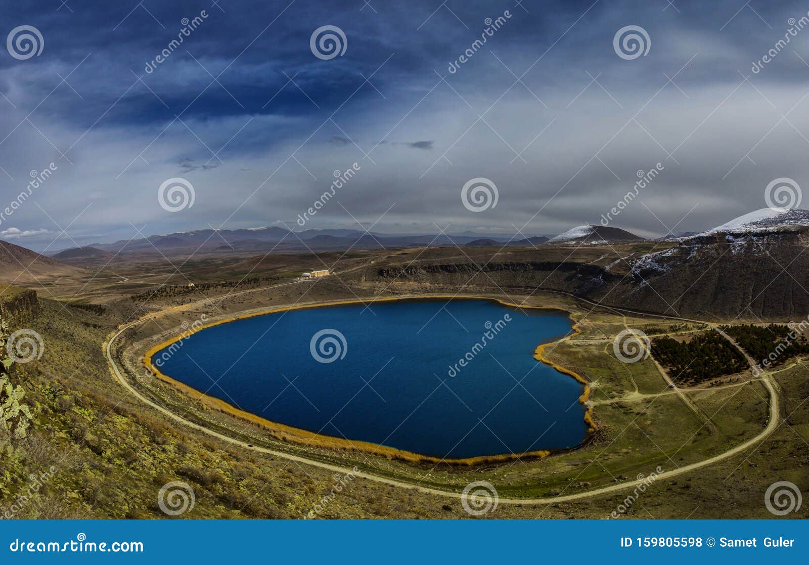 卡帕多西亚 心形石榴湖 火山口湖库存照片 图片包括有火鸡 蓝色 字段 旅游业 云彩 横向