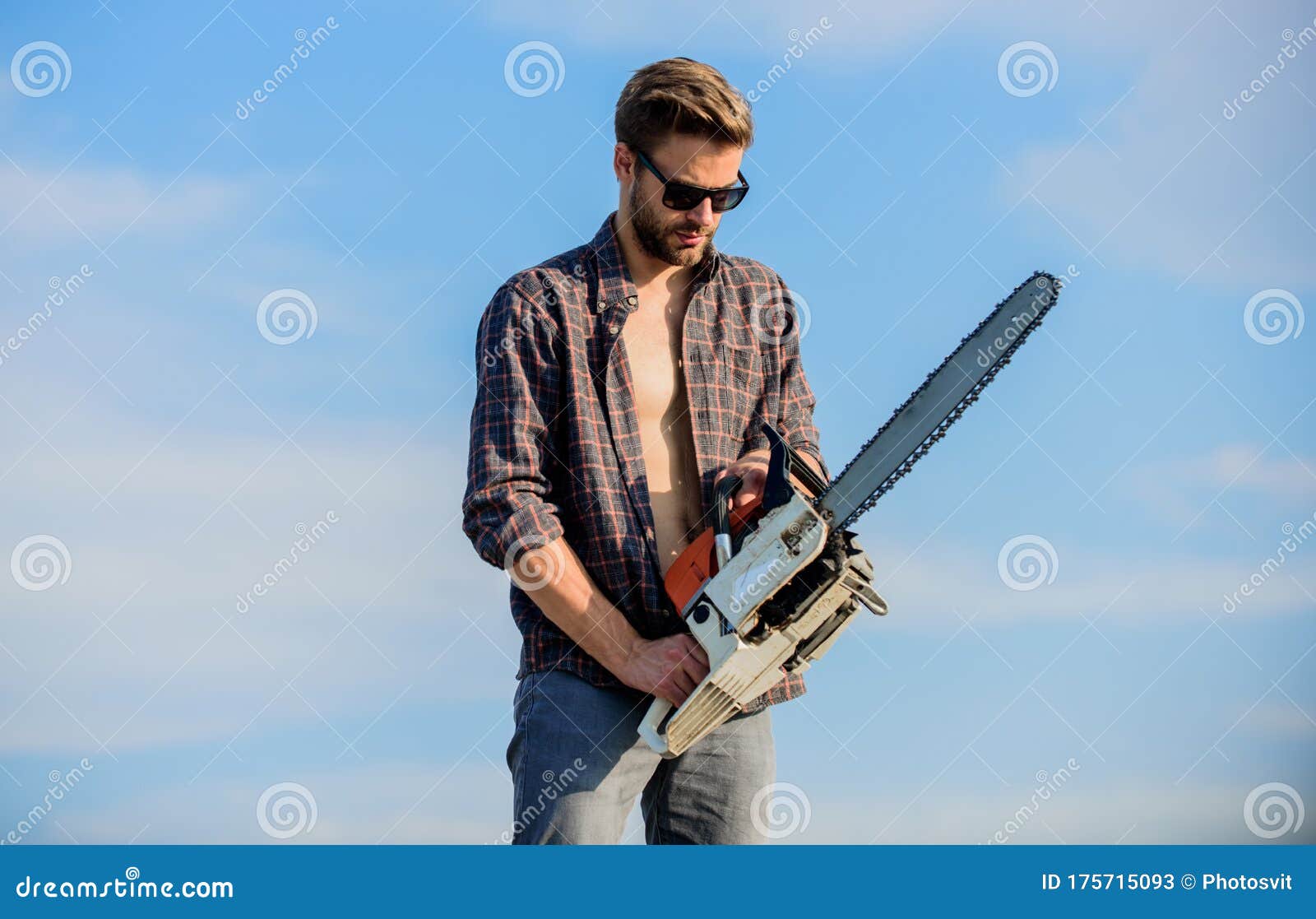 危险工作男人的暴行和性行为真正的男人的工作机械人链锯工具男性工作电锯他修复库存图片 图片包括有一切 性别 危险工作男人的暴行和性行为真正的男人的工作机械人链锯工具男性工作电锯他修复库存图片 图片包括有一切 性别