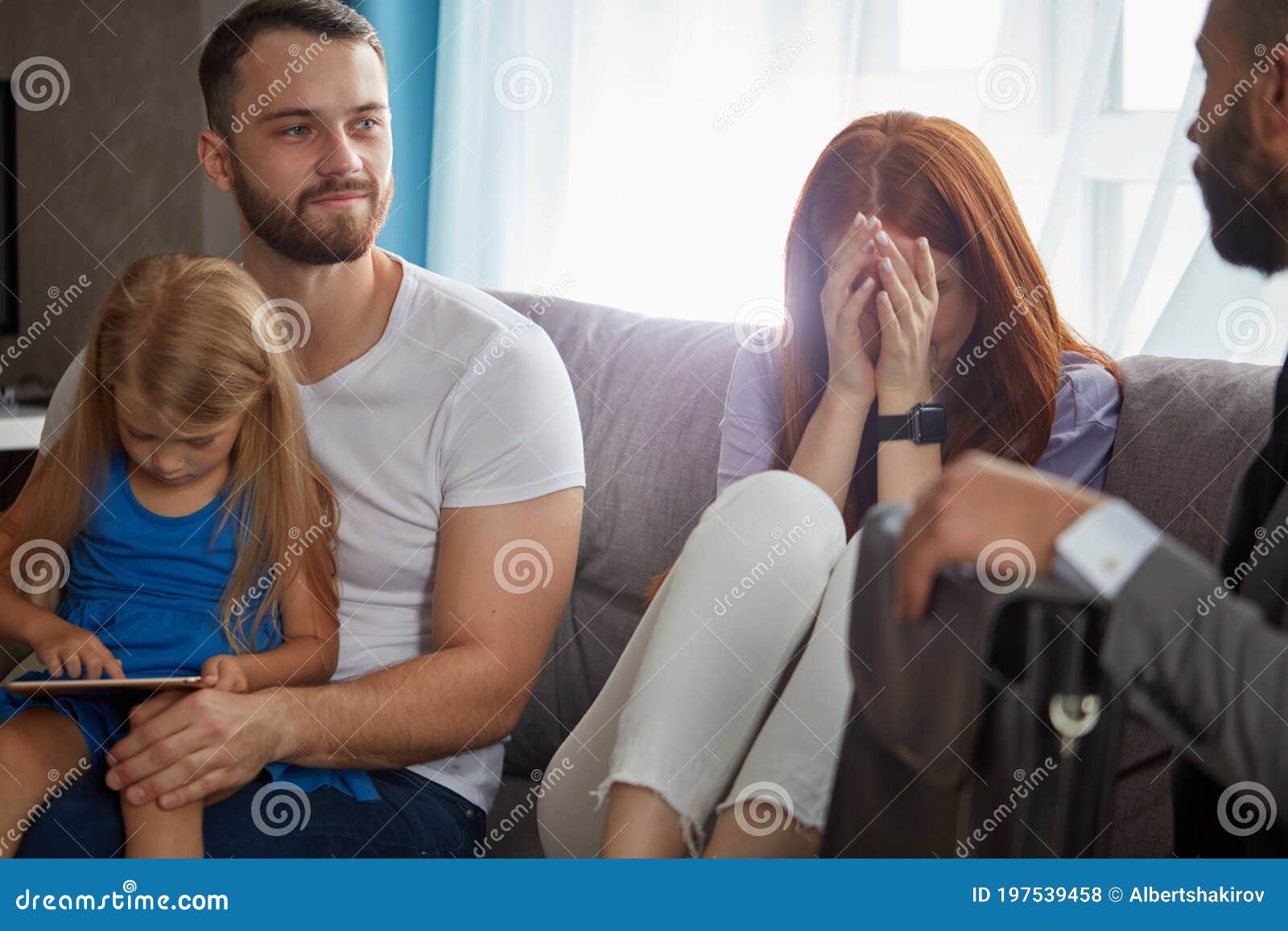 友善的心理学家帮助家人离婚库存照片 图片包括有变元 男性 家庭 子项 论述 建议 事理 友善的心理学家帮助家人离婚库存照片 图片包括有变元 男性 家庭 子项 论述 建议 事理