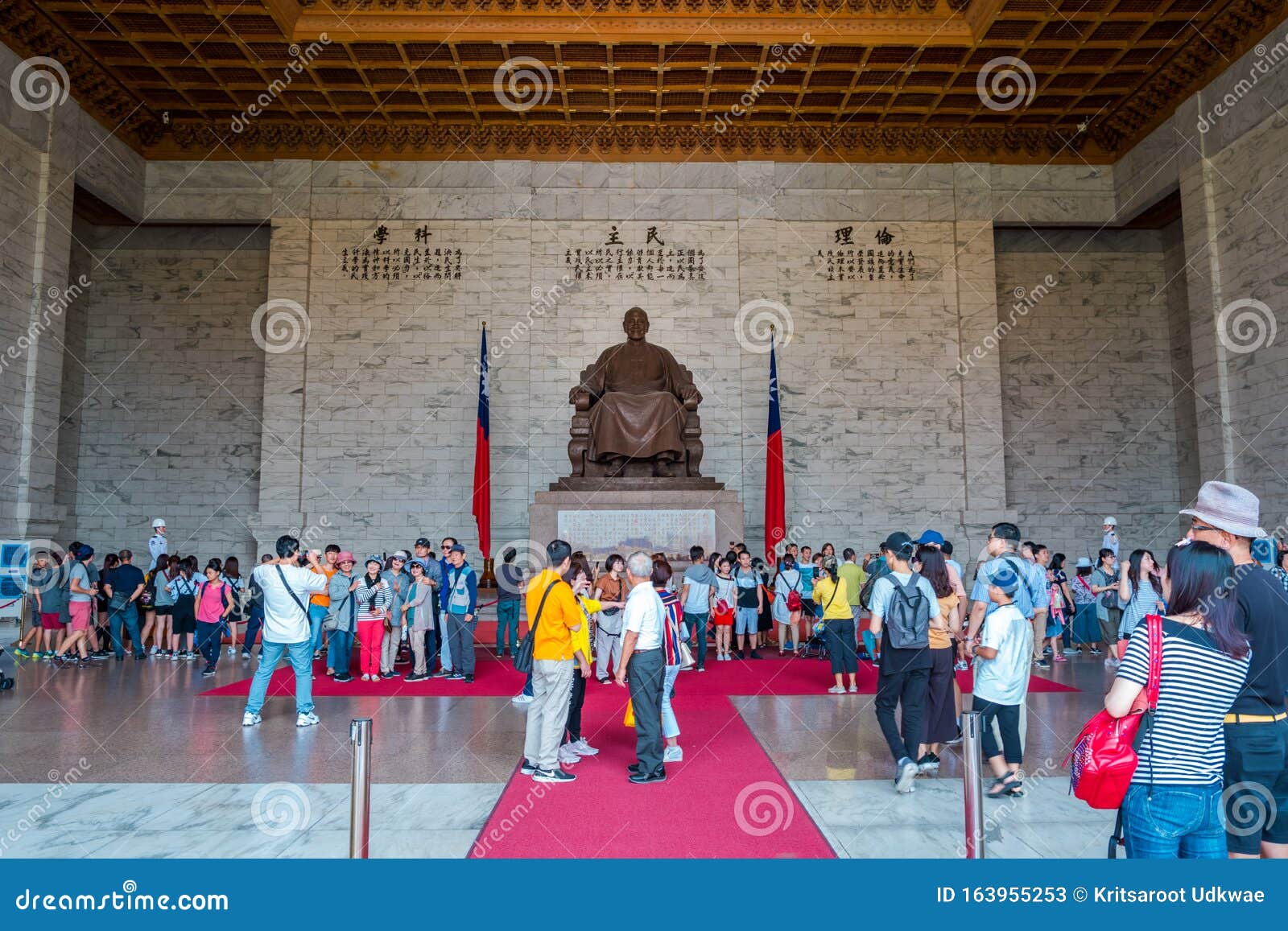 台北中正纪念堂蒋介石塑像编辑类库存照片 图片包括有标志 聚会所 纪念 地标 文化 拱道 台北中正纪念堂蒋介石塑像编辑类库存照片 图片包括有标志 聚会所 纪念 地标 文化 拱道