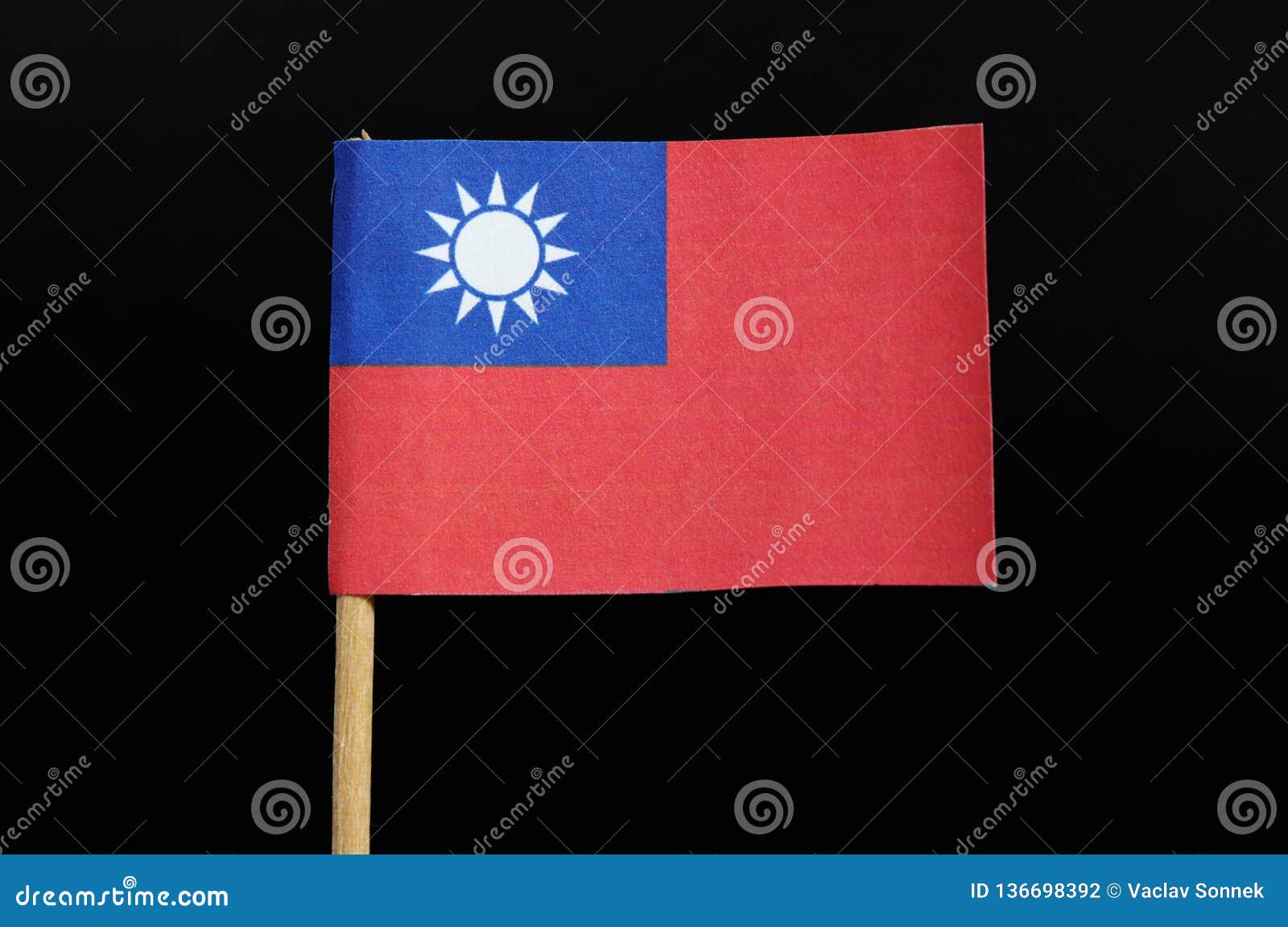 台湾一面国旗牙签的在黑背景与负担与12的水军蓝色小行政区的一个红色领域白色太阳库存照片 图片包括有历史记录 语言 台湾一面国旗牙签的在黑背景与负担与12的水军蓝色小行政区的一个红色领域白色太阳库存照片 图片包括有历史记录 语言