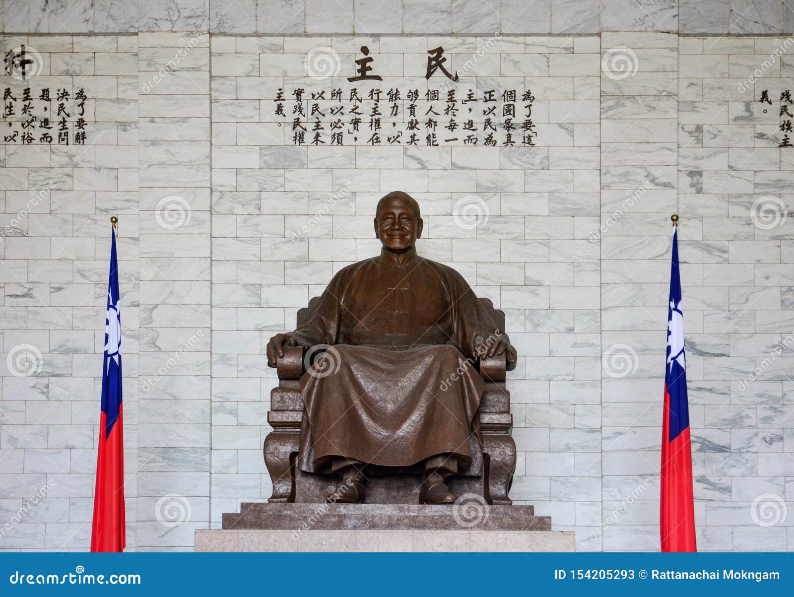 台湾台北中正纪念堂 2017年5月7日 中正台湾国旗铜像编辑类库存照片 图片包括有 154205293