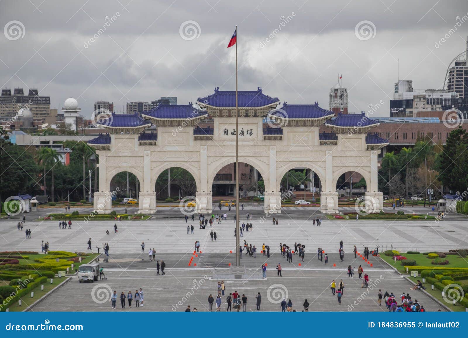 台湾台北 年1月 从蒋介石纪念堂广场看自由广场和国家音乐厅建筑编辑类图片 图片包括有人们 都市风景 台湾台北 年1月 从蒋介石纪念堂广场看自由广场和国家音乐厅建筑编辑类图片 图片包括有人们 都市风景