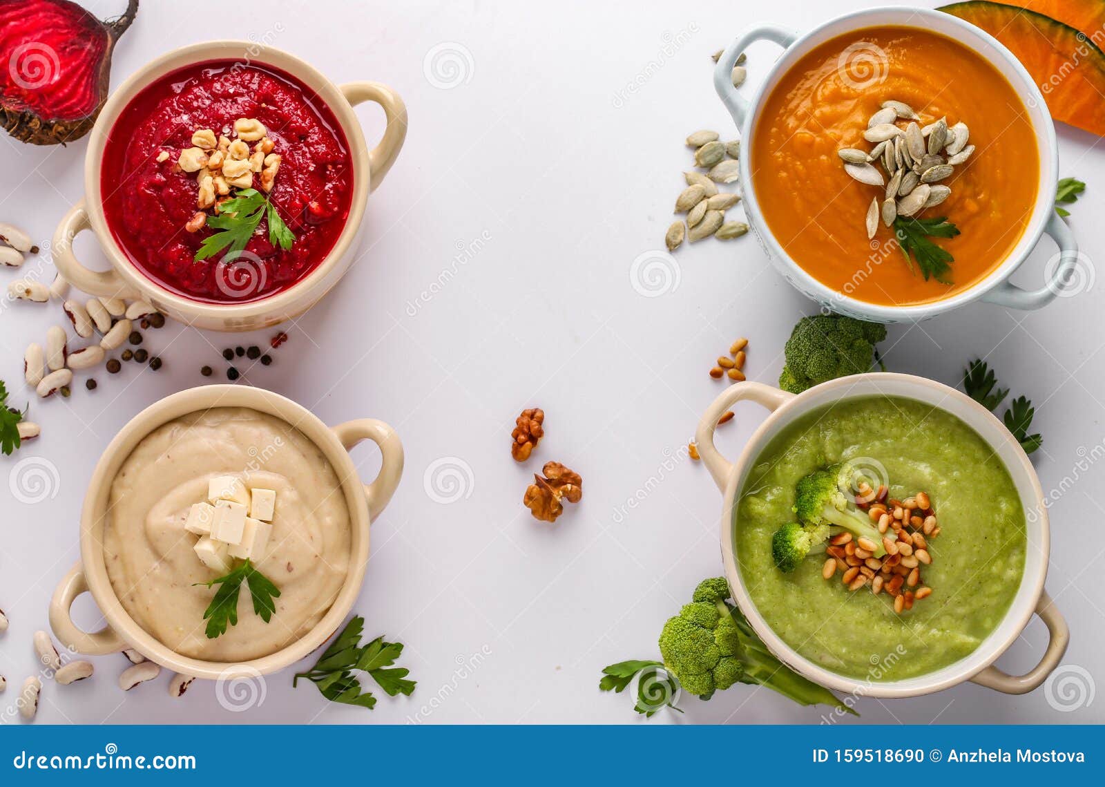各式五颜六色的蔬菜奶油汤 花椰菜 甜菜 白豆和南瓜 健康饮食 复制空间 库存照片 图片包括有螺母 烹调