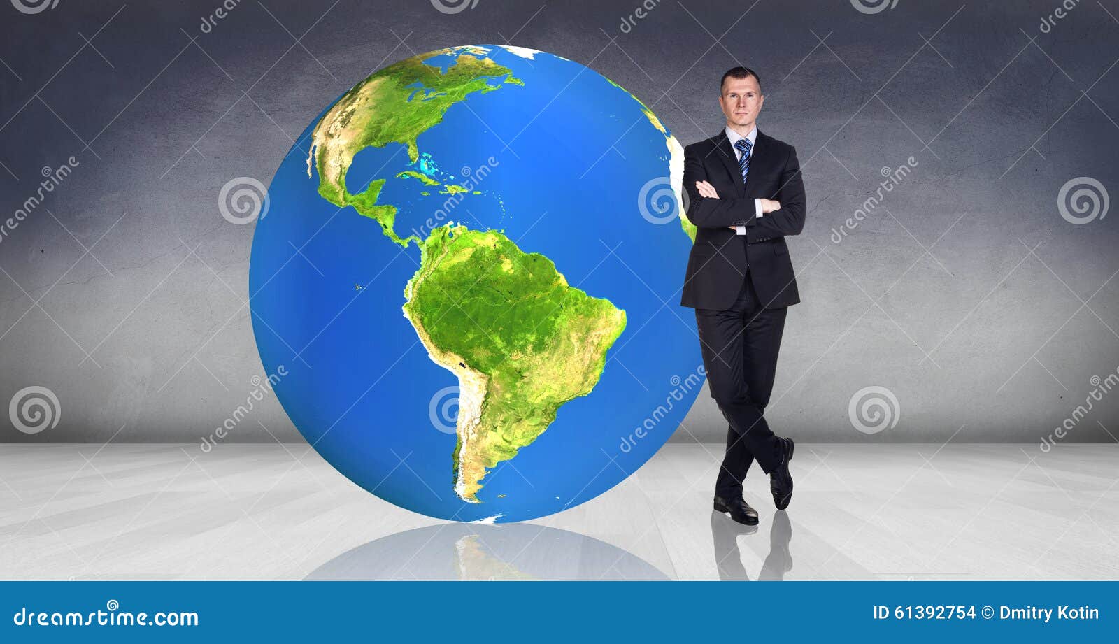 Земля больших людей. Мужчина сидит на земном шаре. Крупный мужчина на фоне земного шара. Стоит перед земным шаром. Земной шар, человек, Платон.