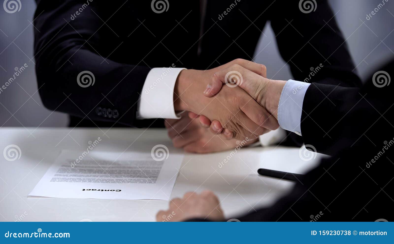 商人握手 签约 合作特写库存照片 图片包括有合伙企业 办公室 商务 财务 男性 生意人