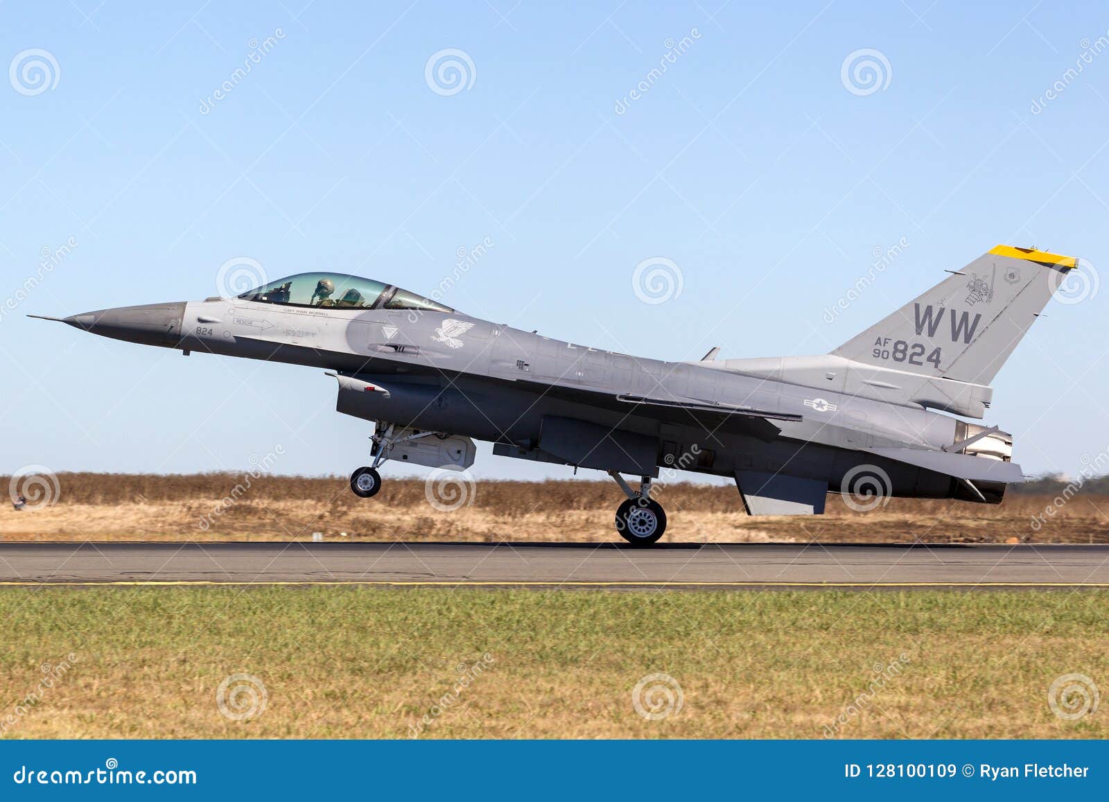 团结的staes空军队美国空军洛克希德f 16cj从第14个战斗中队的战隼90 04 第35个战斗机翼在三沢编辑类库存图片 图片包括有