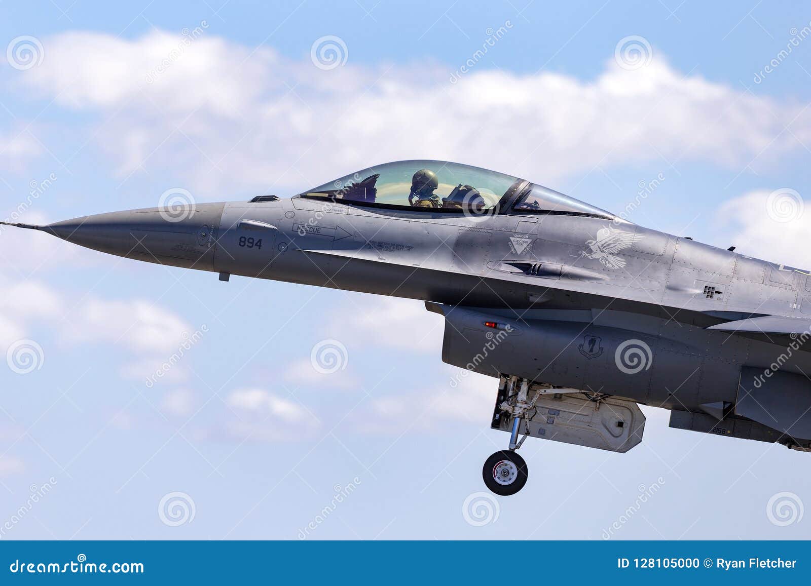 团结的staes空军队美国空军洛克希德f 16cj从第14个战斗中队的战隼92 34 第35个战斗机翼编辑类图片 图片包括有