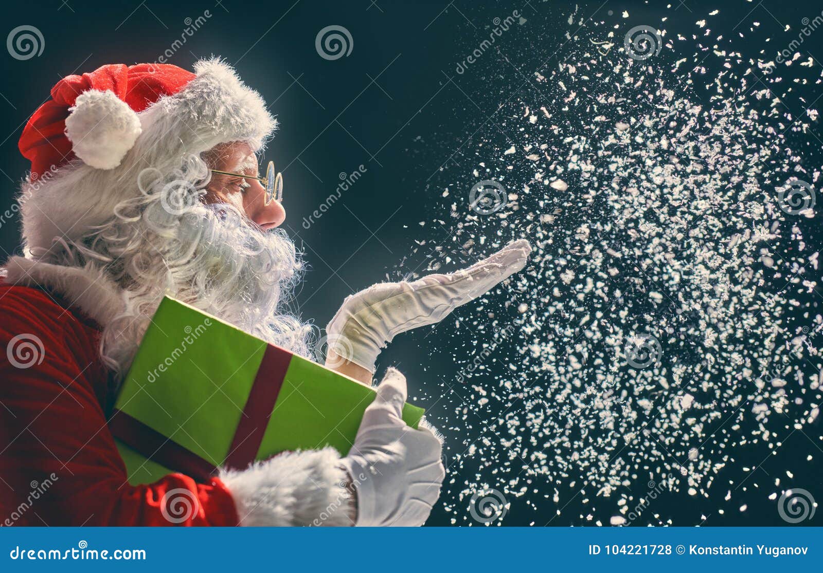圣诞老人吹雪库存照片 图片包括有