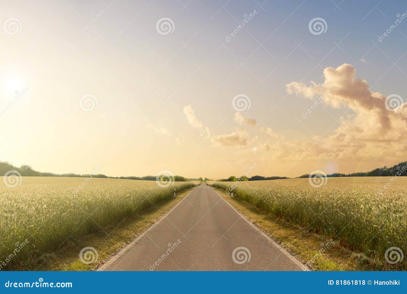 在农村风景的空 直路库存照片 图片包括有国家 地区 转接 蓝色 字段 天空 目标 商业 在农村风景的空 直路库存照片 图片包括有国家 地区 转接 蓝色 字段 天空 目标 商业