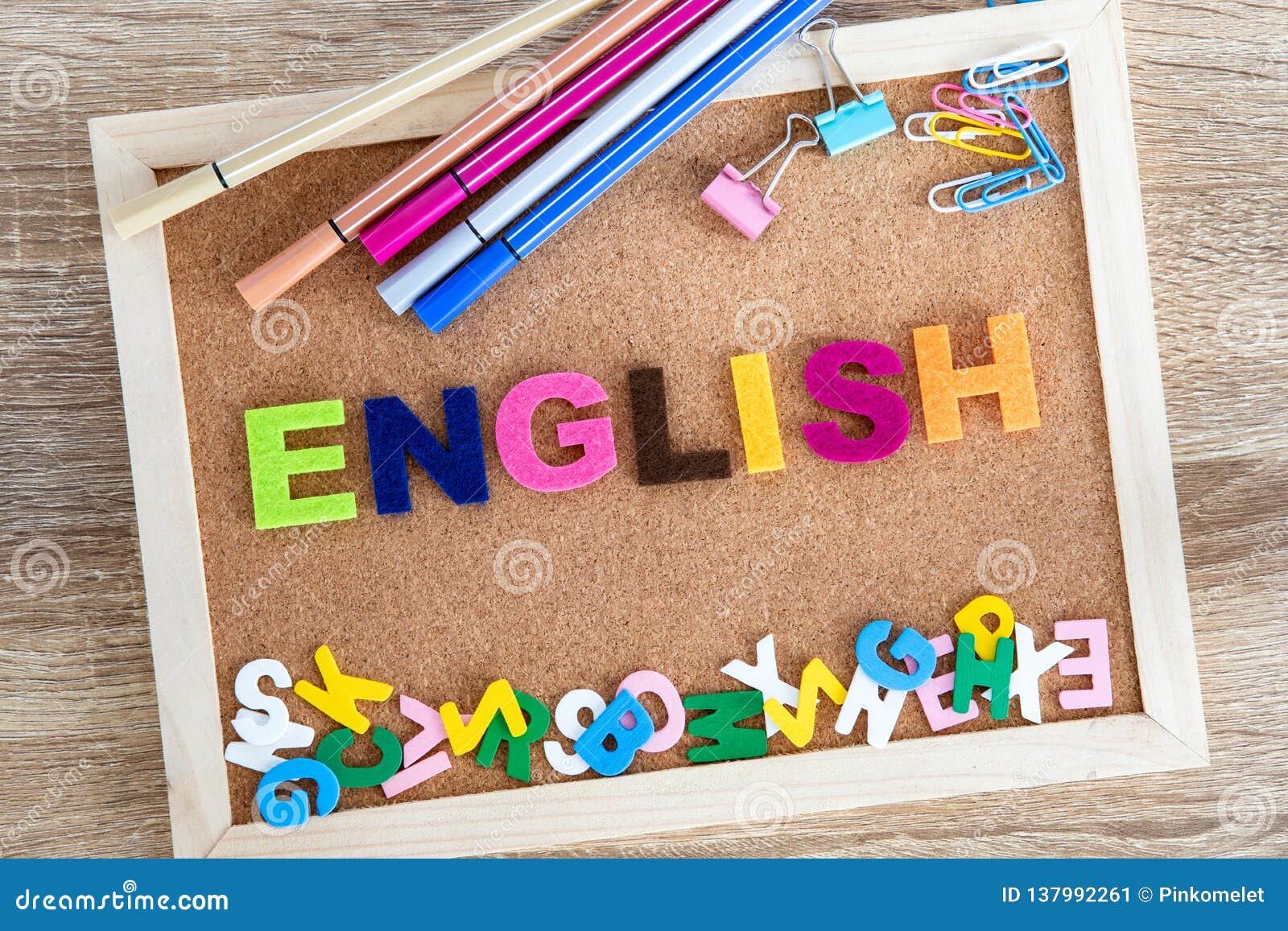 在别针板背景的五颜六色的英语单词字母表 学会概念的英语语言库存图片 图片包括有 在别针板背景的五颜六色的英语单词字母表 学会概念的英语语言库存图片 图片包括有