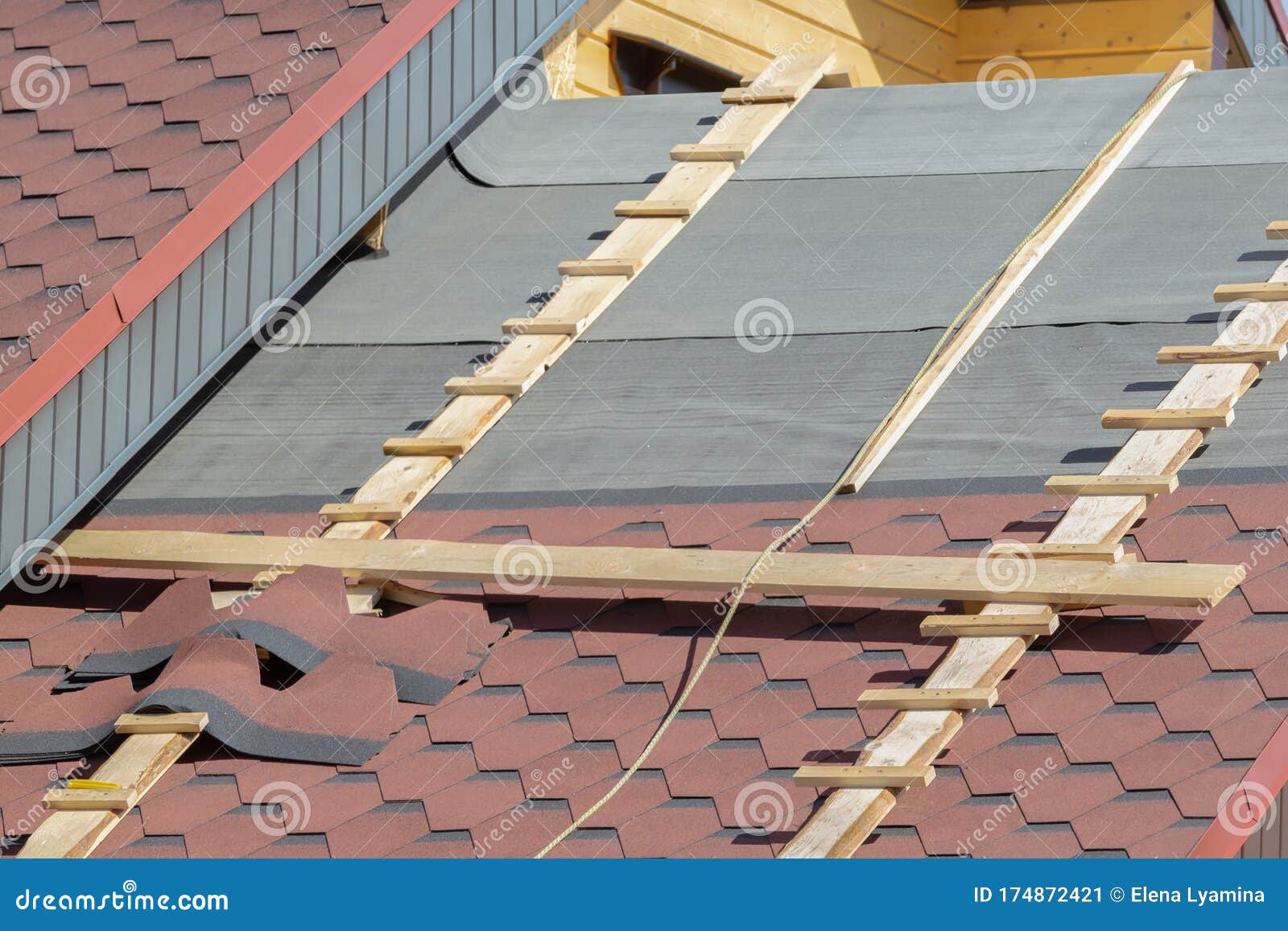 在建筑物上安装柔性屋瓦利用现代技术材料进行屋面加工的方法选择性聚焦s概念库存图片 图片包括有定象 概念 在建筑物上安装柔性屋瓦利用现代技术材料进行屋面加工的方法选择性聚焦s概念库存图片 图片包括有定象 概念