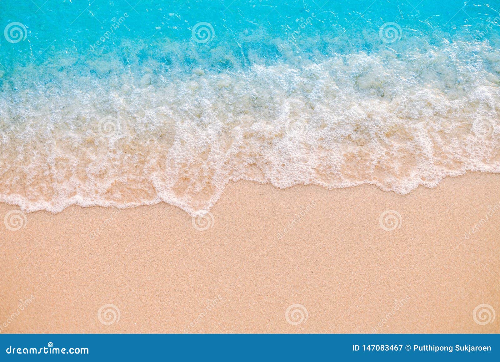 在沙滩的软的波浪背景夏天概念背景库存图片 图片包括有