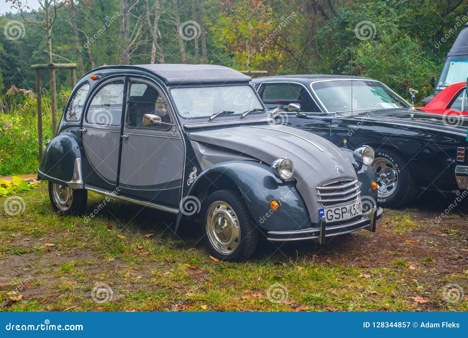 在灰色的经典法国汽车雪铁龙2 Cv 图库摄影片 图片包括有在灰色的经典法国汽车雪铁龙2
