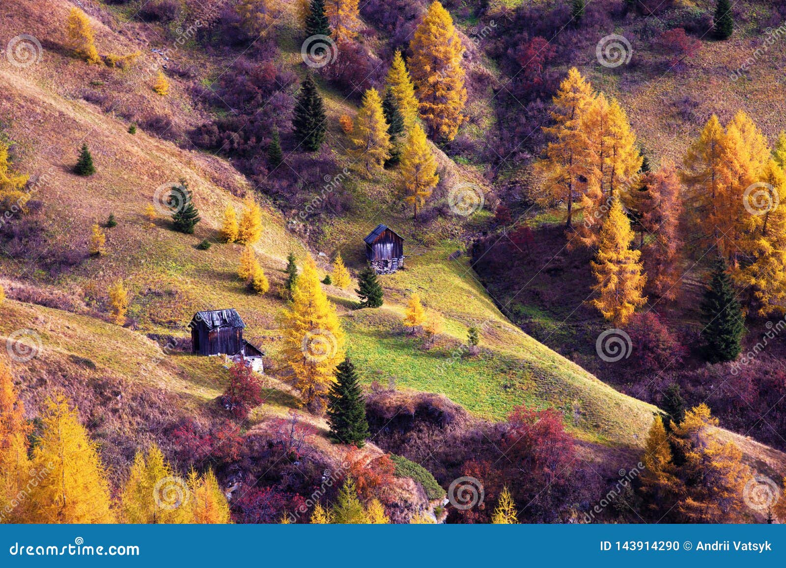 在白云岩的神秘的不可思议的美好 惊人的风景秋天风景 波尔扎诺自治省 阿尔卑斯 意大利迷人的地方库存照片 图片包括有迷人的地方 在白云岩的神秘 的不可思议的美好 惊人的风景秋天风景 波尔扎诺自治省 阿尔卑斯 意大利