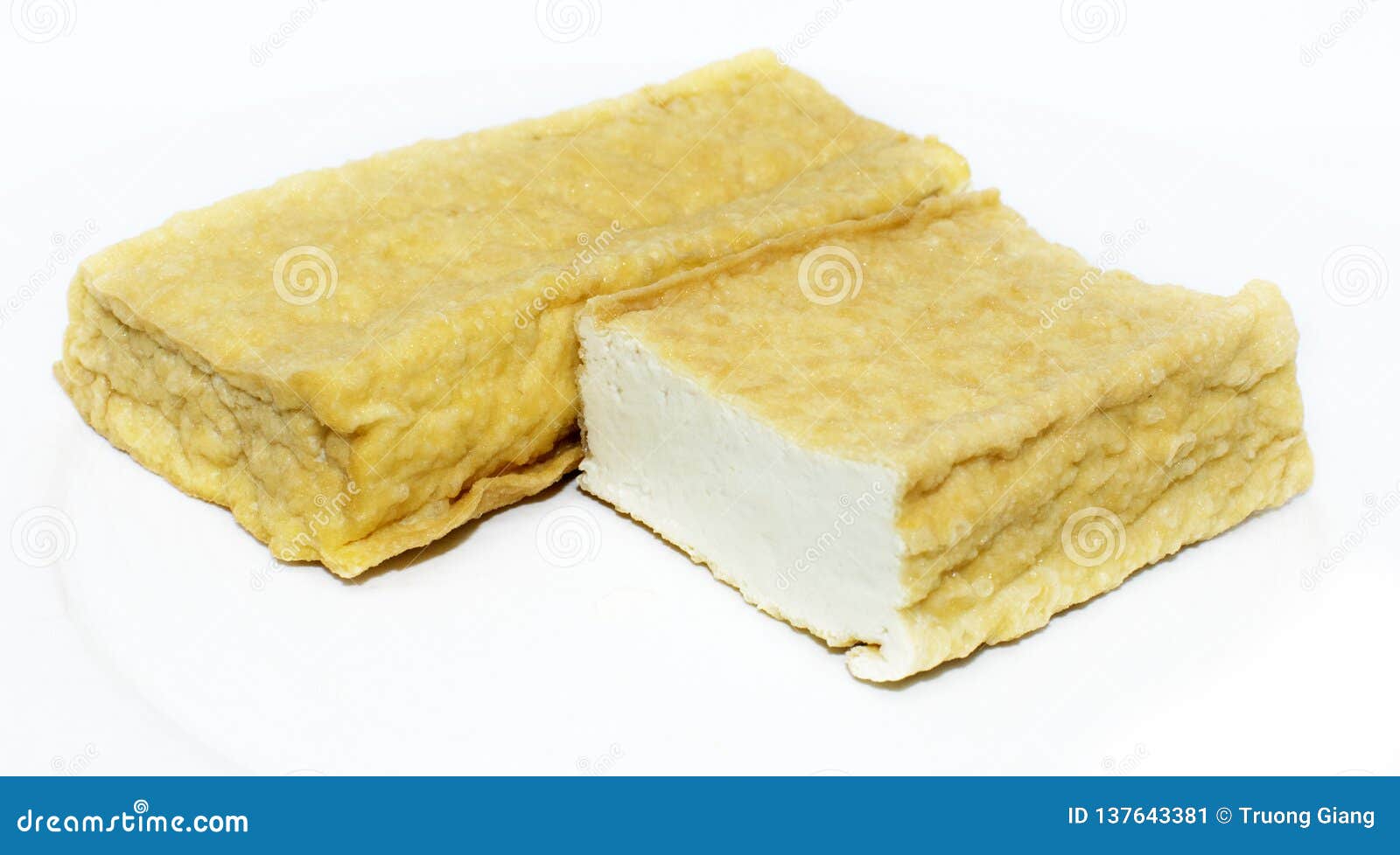 在背景 素食后面食物的黄色豆腐库存图片 图片包括有制动手 豆腐 蛋糕 快餐 干酪 膳食