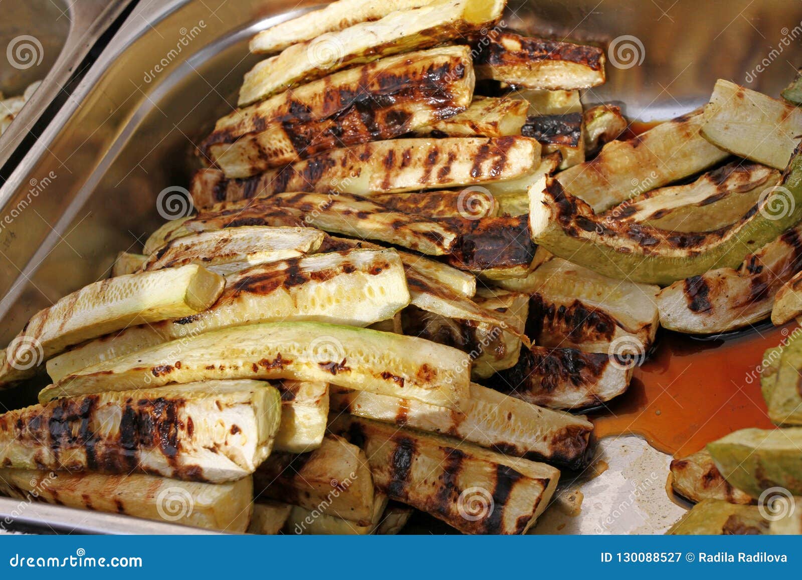 在bbq的烤有机夏南瓜在烤肉墙纸的菜菜背景纹理烤绿色夏南瓜烤库存图片 图片包括有叶子 模式 在bbq的烤有机夏南瓜在烤肉墙纸的菜菜背景纹理烤绿色夏南瓜烤库存图片 图片包括有叶子 模式