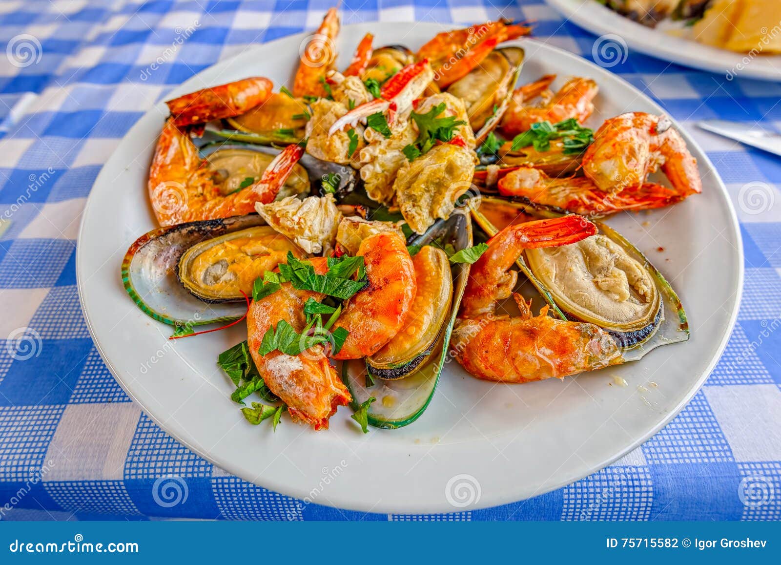 在harbourside餐馆的塞浦路斯海鲜meze 库存照片 图片包括有