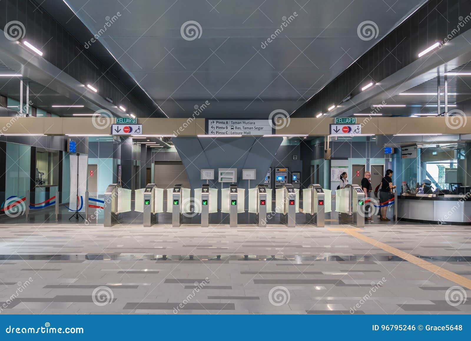 在mrt大量高速运输驻地的自动付款门mrt是在巴生谷的最新的公共交通系统为编辑类照片 图片包括有迅速 旅行 96795246