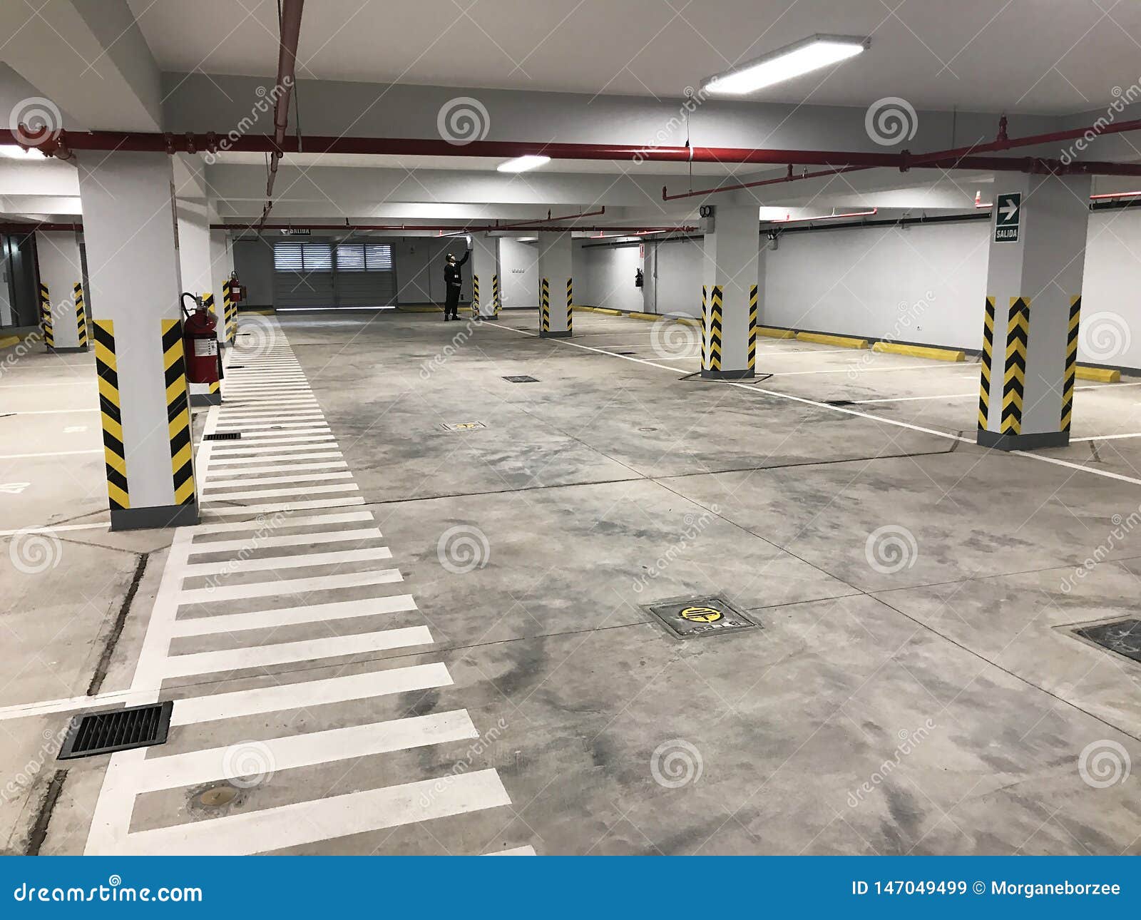 地下车库或现代汽车停车处在购物中心或购物中心编辑类库存图片 图片包括有 地下车库或现代汽车停车处在购物中心或购物中心编辑类库存图片 图片包括有