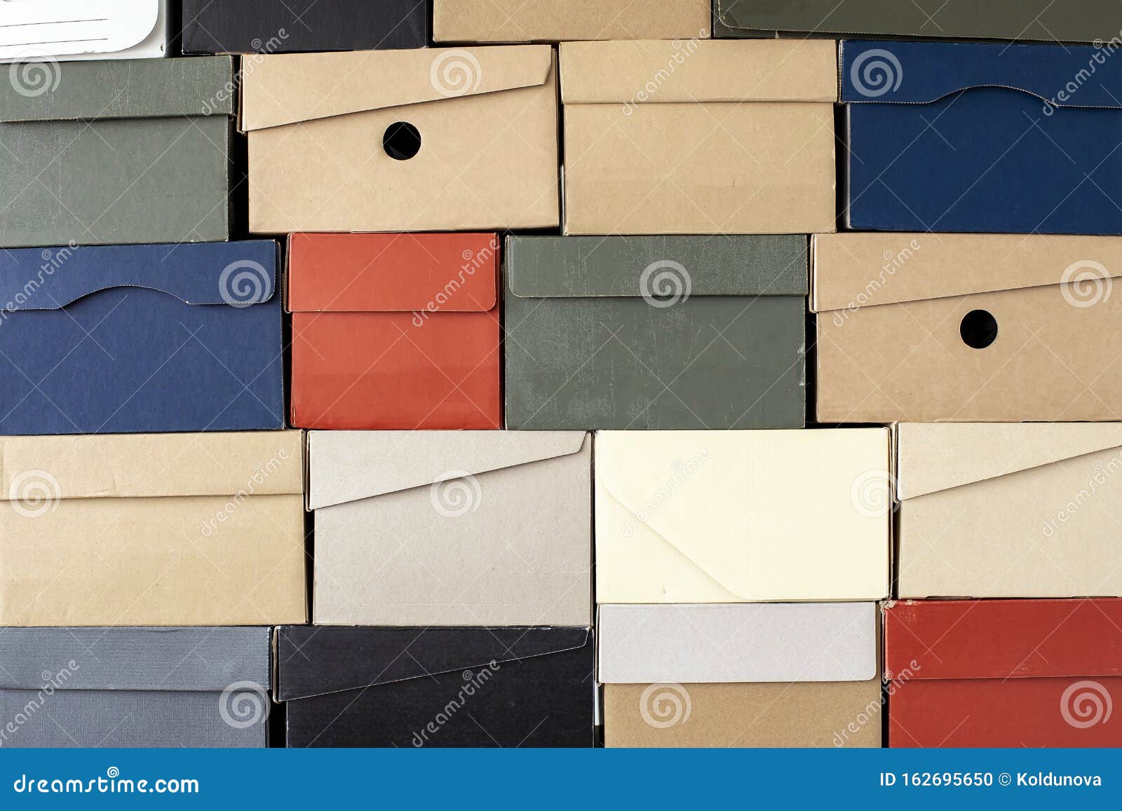 均匀折叠的鞋盒堆 可用作背景或壁纸季节性销售和折扣库存照片 图片包括有季节性 纹理 设计