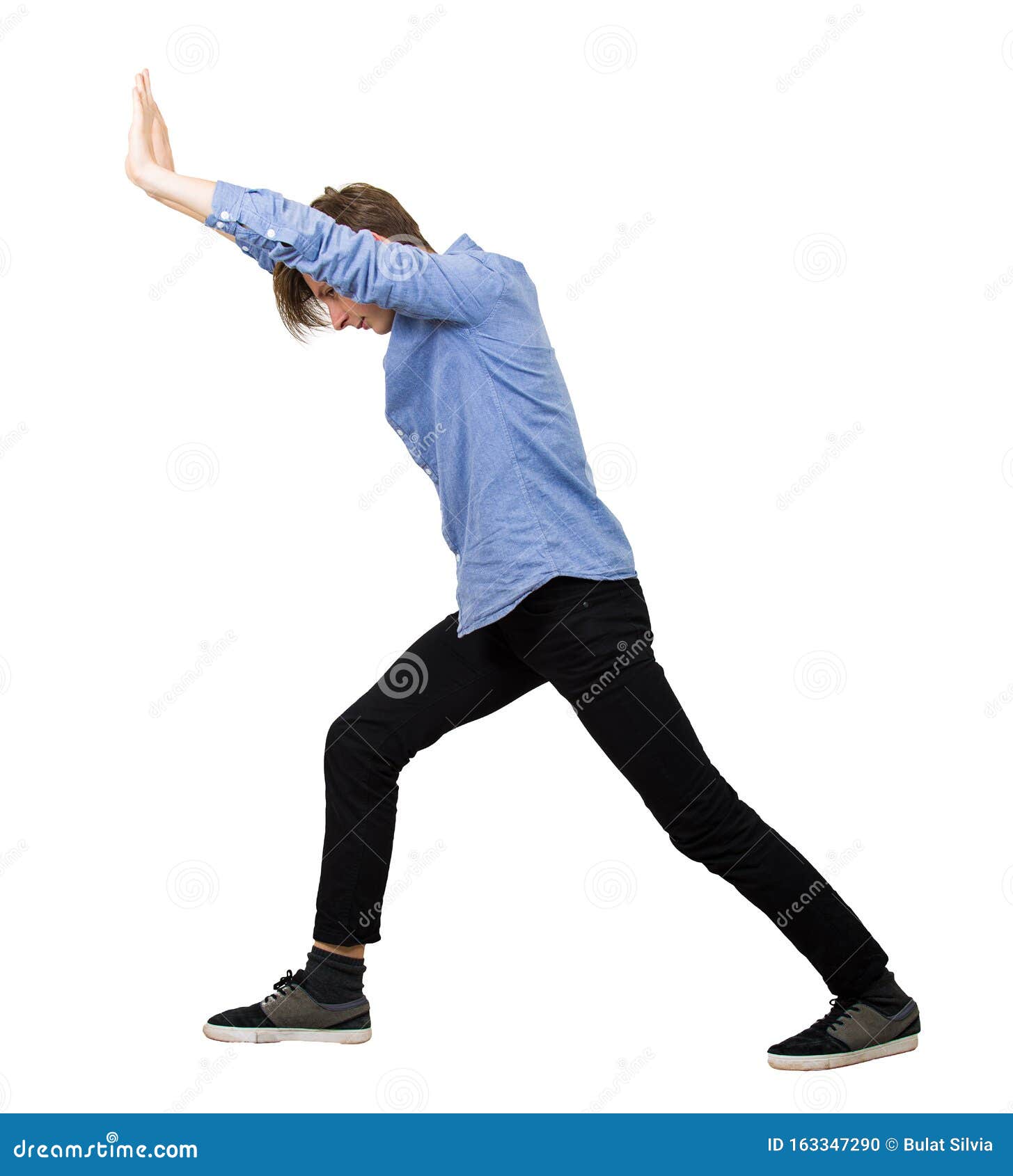 坚定的青少年努力推着白色背景中孤立的无形物体自信的男孩 很难库存照片 图片包括有阻碍 概念 坚定的青少年努力推着白色背景中孤立的无形物体自信的男孩 很难库存照片 图片包括有阻碍 概念