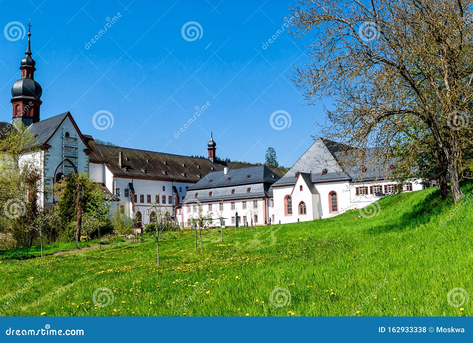埃伯巴赫修道院 西斯特里亚僧侣在莱茵高的神秘遗产 拍摄电影 玫瑰 黑森 G的名字 的拍摄地点库存照片 图片包括有埃伯巴赫修道院 西斯特里亚僧侣在莱茵高的神秘遗产 拍摄电影 玫瑰 黑森 G的名字 的拍摄地点