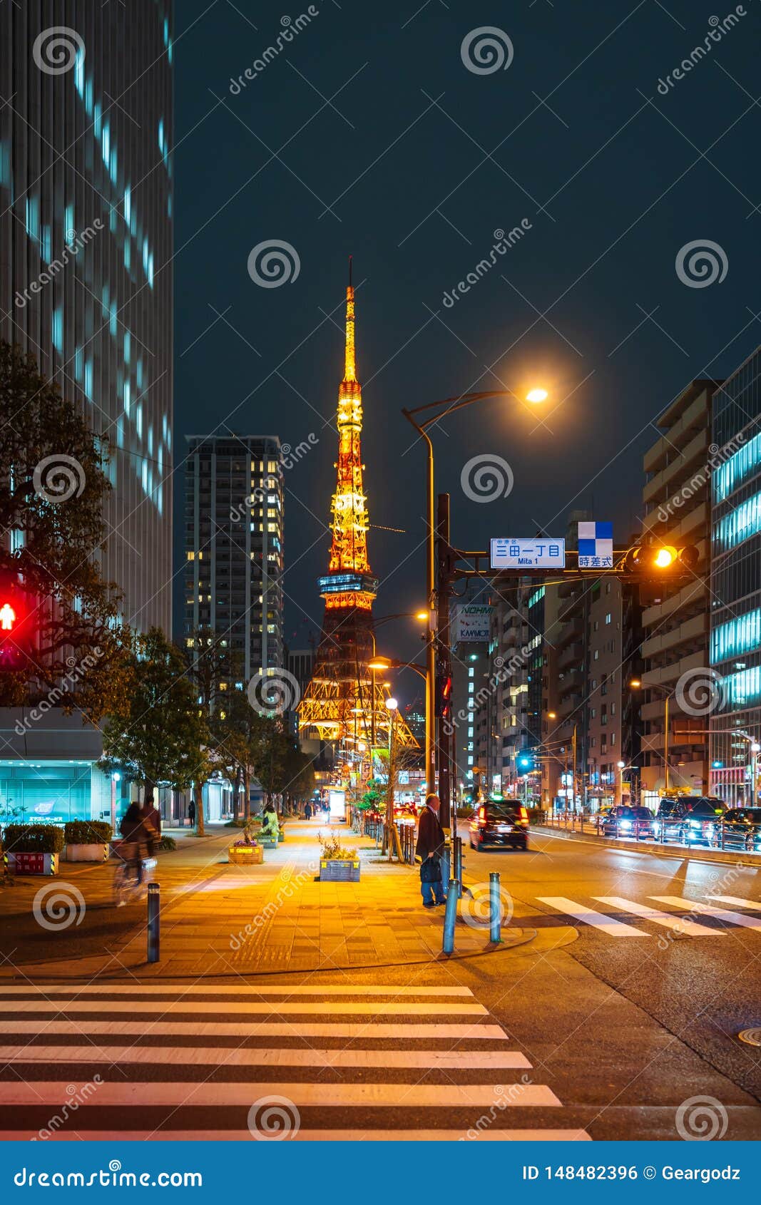 城市生活和交通有东京塔背景在东京在晚上 日本编辑类照片 图片包括有著名 街市 汽车 拱道 城市生活和交通有东京塔背景在东京在晚上 日本编辑类照片 图片包括有著名 街市 汽车 拱道