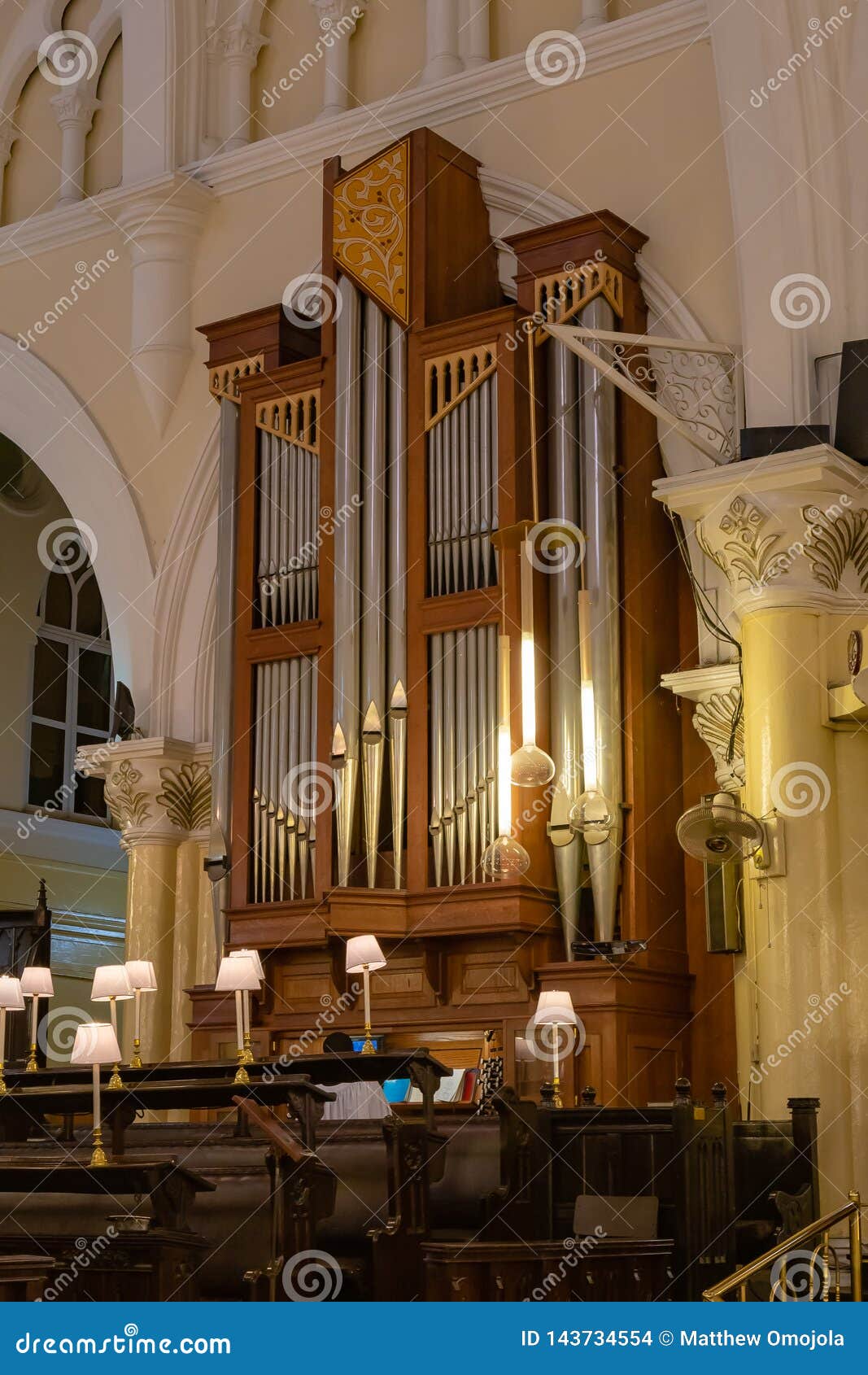 基督拉各斯尼日利亚大教堂教会的音乐管风琴库存照片 图片包括有位子 管道 大教堂 器官 尼日利亚