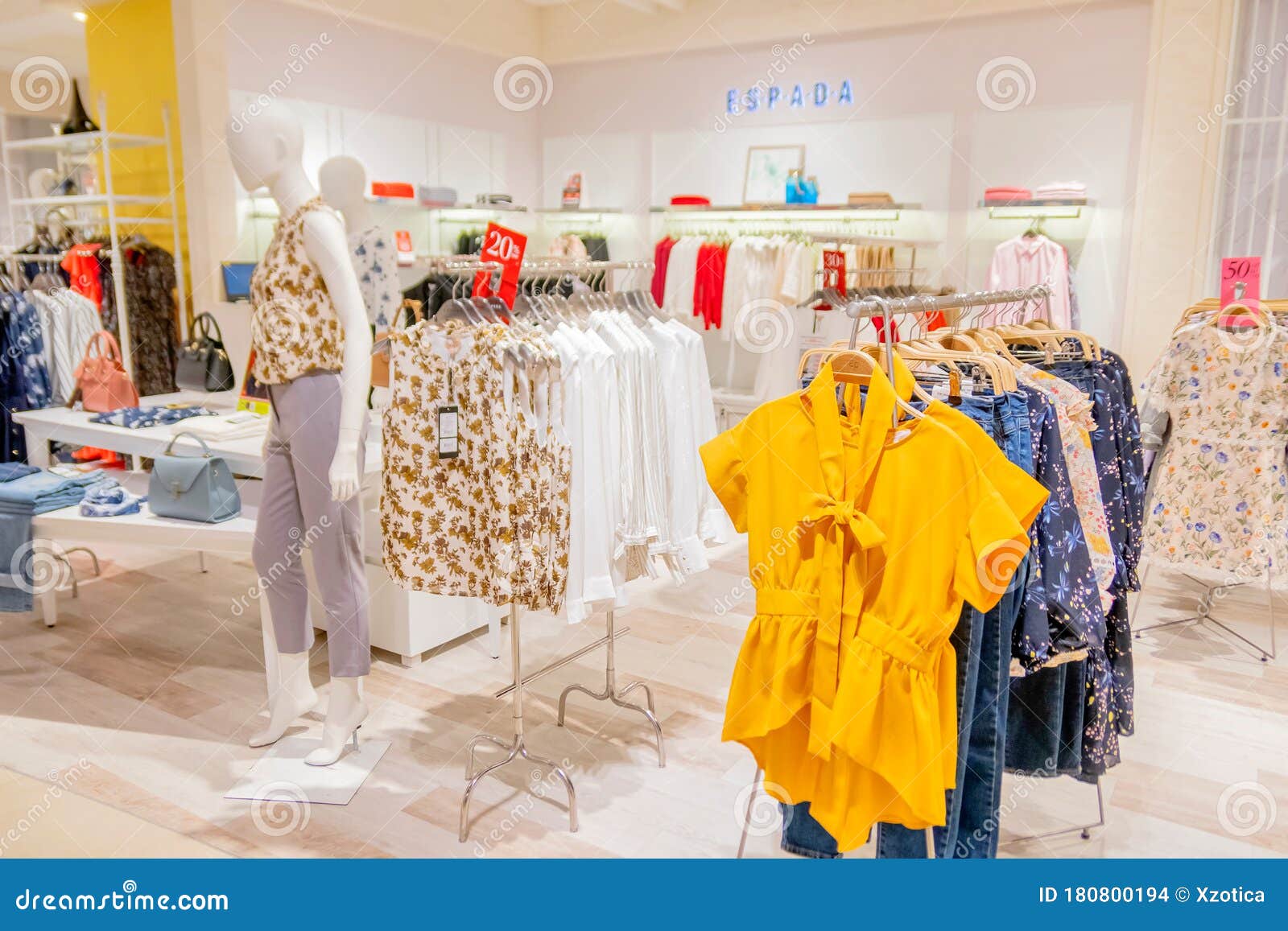 夏季系列女装品牌espada 是蓝港购物中心华欣的泰式奢侈服装品牌 编辑类库存图片 图片包括有衣裳 服装 夏季系列女装品牌espada 是蓝港购物中心华欣的泰式奢侈服装品牌 编辑类库存图片 图片包括有衣裳 服装