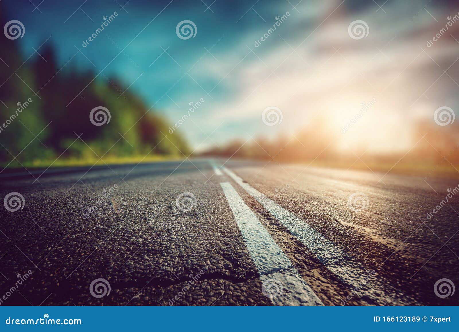 夏季道路背景库存图片 图片包括有展望期 行程 天气 早晨 目的地 高速公路 掀动 班次