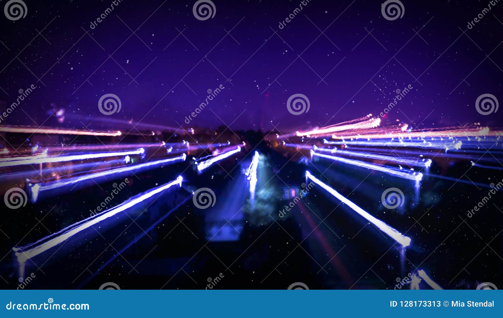 夜城市 霓虹灯库存图片 图片包括有生活 高速公路 例证 前面 照亮 地区 布琼布拉 夜城市 霓虹灯库存图片 图片包括有生活 高速公路 例证 前面 照亮 地区 布琼布拉