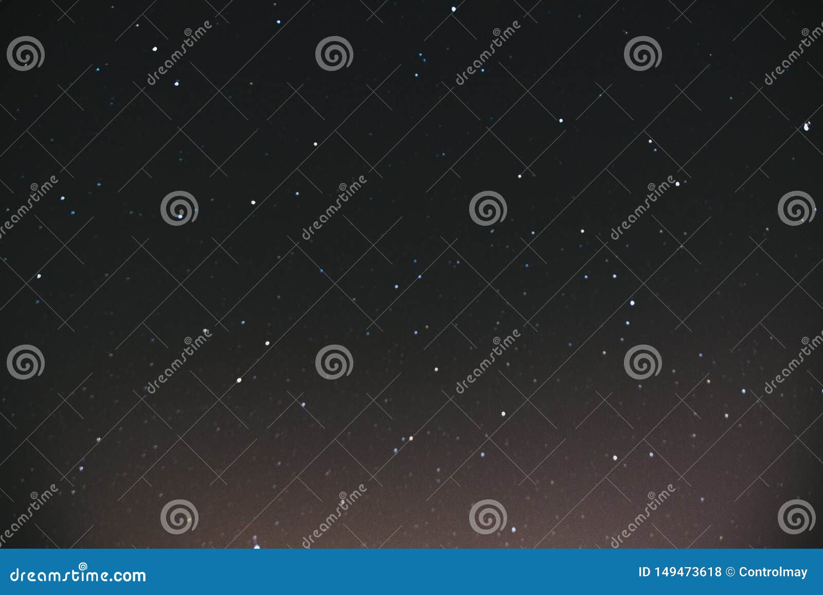 夜满天星斗的天空e 在黑暗的背景的很多星库存照片 图片包括有在黑暗的背景的很多星 夜满天星斗的天空