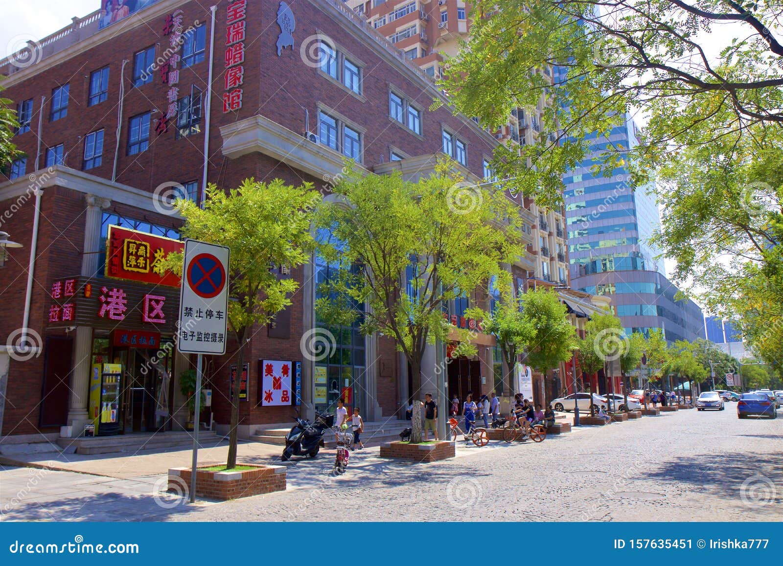 天津街道编辑类照片 图片包括有街道 喷泉 正方形 中国 骑自行车的人 布哈拉 汉语 天津街道编辑类照片 图片包括有街道 喷泉 正方形 中国 骑自行车的人 布哈拉 汉语
