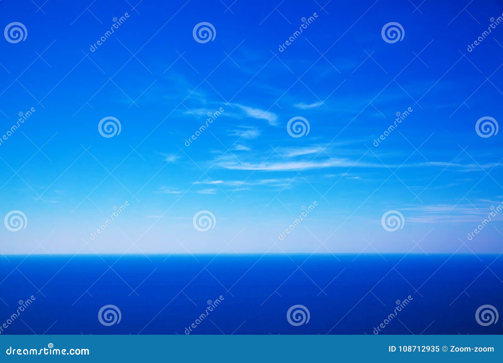 天空和深蓝色海库存图片 图片包括有距离 生动 可以 结算 原野 抽象 本质 海洋 天空和深蓝色海库存图片 图片包括有距离 生动 可以 结算 原野 抽象 本质 海洋