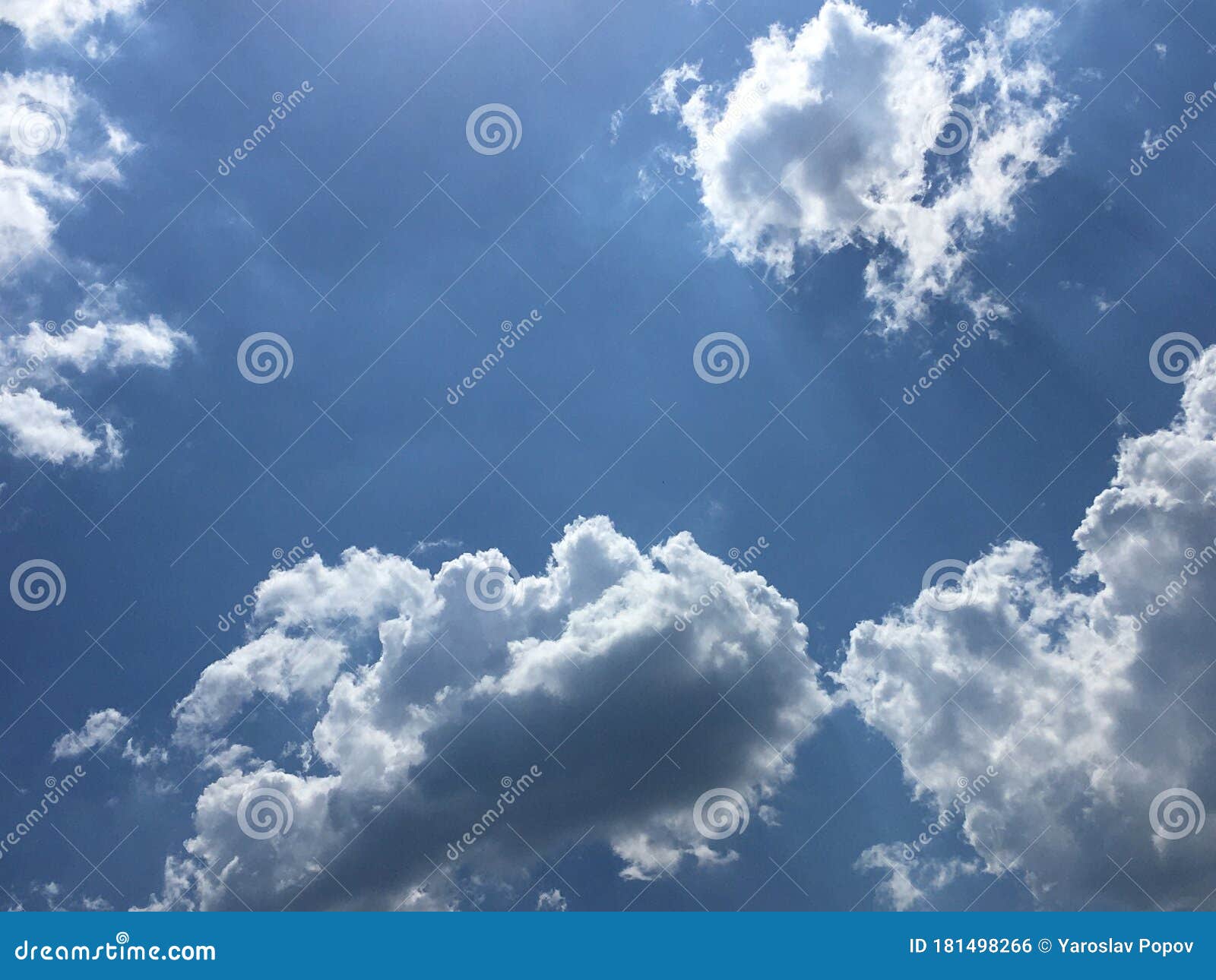 太阳的光线穿透云层极简主义自然壁纸库存照片 图片包括有极简主义自然壁纸 太阳的光线穿透云层 181498266