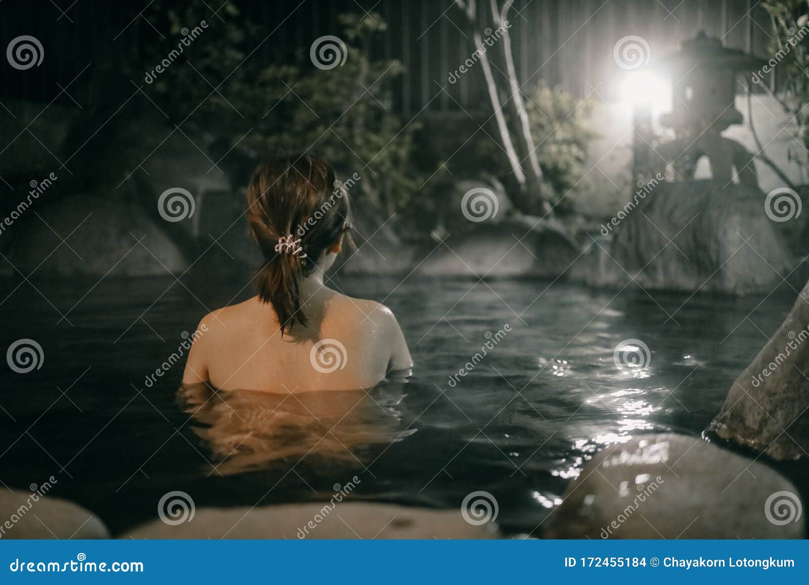 女性在雨府温泉水中不穿衣服库存照片 图片包括有旅馆 相当 庭院 关心 韩文 喜悦 女性 女性在雨府温泉水中不穿衣服库存照片 图片包括有旅馆 相当 庭院 关心 韩文 喜悦 女性