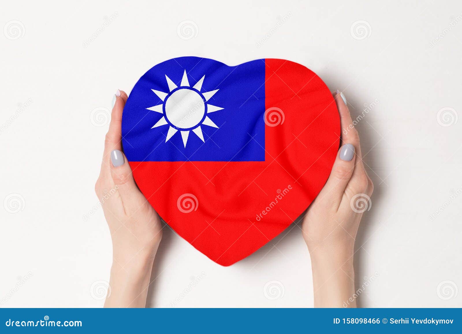 女手心形箱上的中华民国国旗白色背景库存照片 图片包括有颜色 产生 概念 设计 制作 共和国 女手心形箱上的中华民国国旗白色背景库存照片 图片包括有颜色 产生 概念 设计 制作 共和国