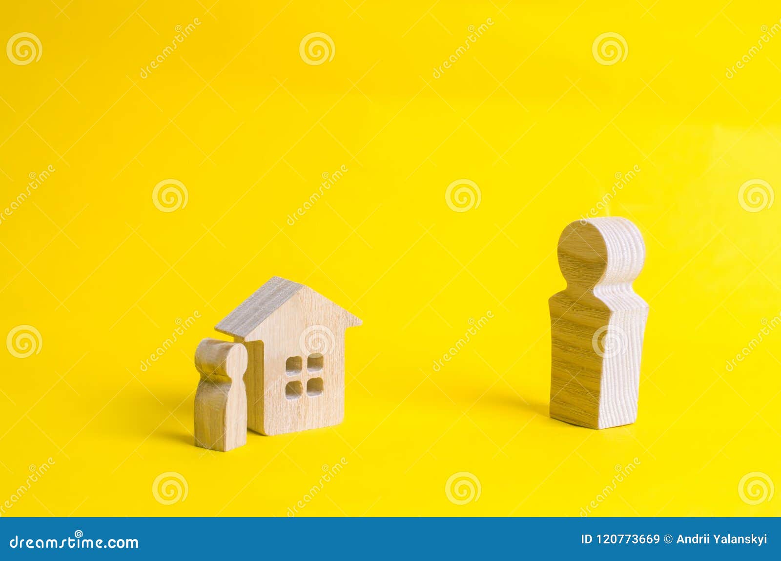 威胁的种类的一个大人是站立和看有一个小人的一个小屋积极的业务管理 强盗库存图片 图片包括有积极的业务管理 强盗 威胁的种类的一个大人是站立和看有一个小人的一个小屋 威胁的种类的一个大人是站立和看有一个小人的一个小屋积极的业务管理 强盗库存图片 图片包括有积极的业务管理 强盗 威胁的种类的一个大人是站立和看有一个小人的一个小屋