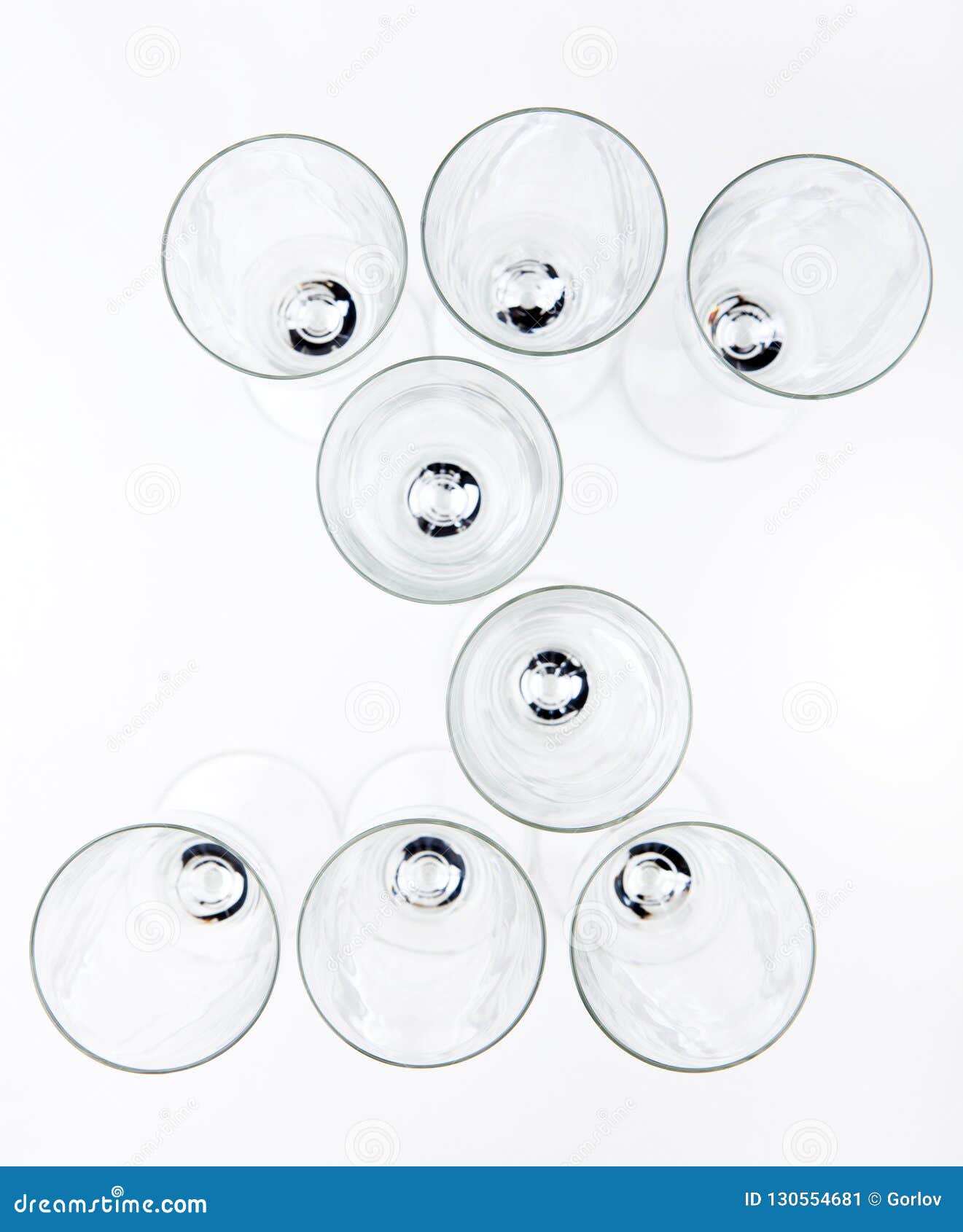 字母表空的香槟玻璃白色背景库存图片 图片包括有酒桶 信函 市场 庆祝 说明性 字符 圣诞节