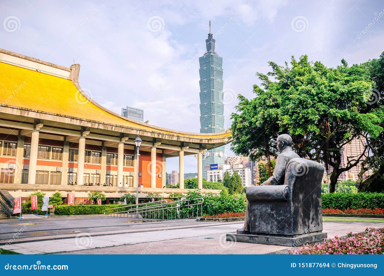 孙中山雕象全国国立国父纪念馆的 有修造在背景的看法台北101 编辑类库存图片 图片包括有 孙中山雕象全国国立国父纪念馆的 有修造在背景的看法台北101 编辑类库存图片 图片包括有