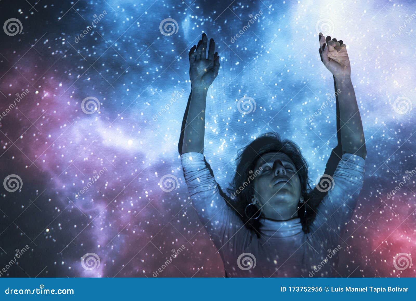 宇宙中的神秘女人库存照片 图片包括有能源 深深 星座 艺术 背包 本质 感受 魔术 宇宙中的神秘女人库存照片 图片包括有能源 深深 星座 艺术 背包 本质 感受 魔术